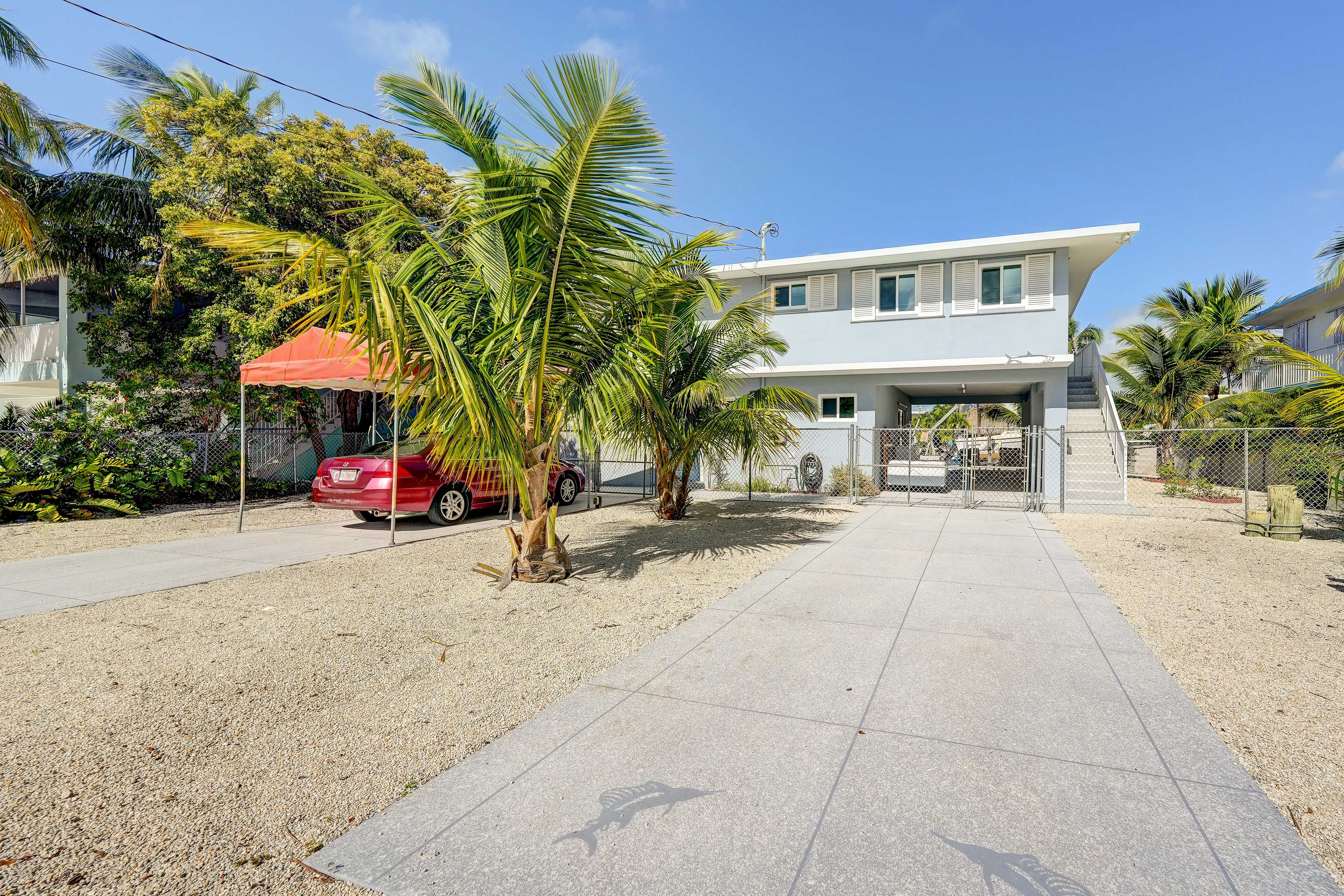 Parking | Carport (1 Vehicle) | Driveway (3 Vehicles) | RV/Trailer