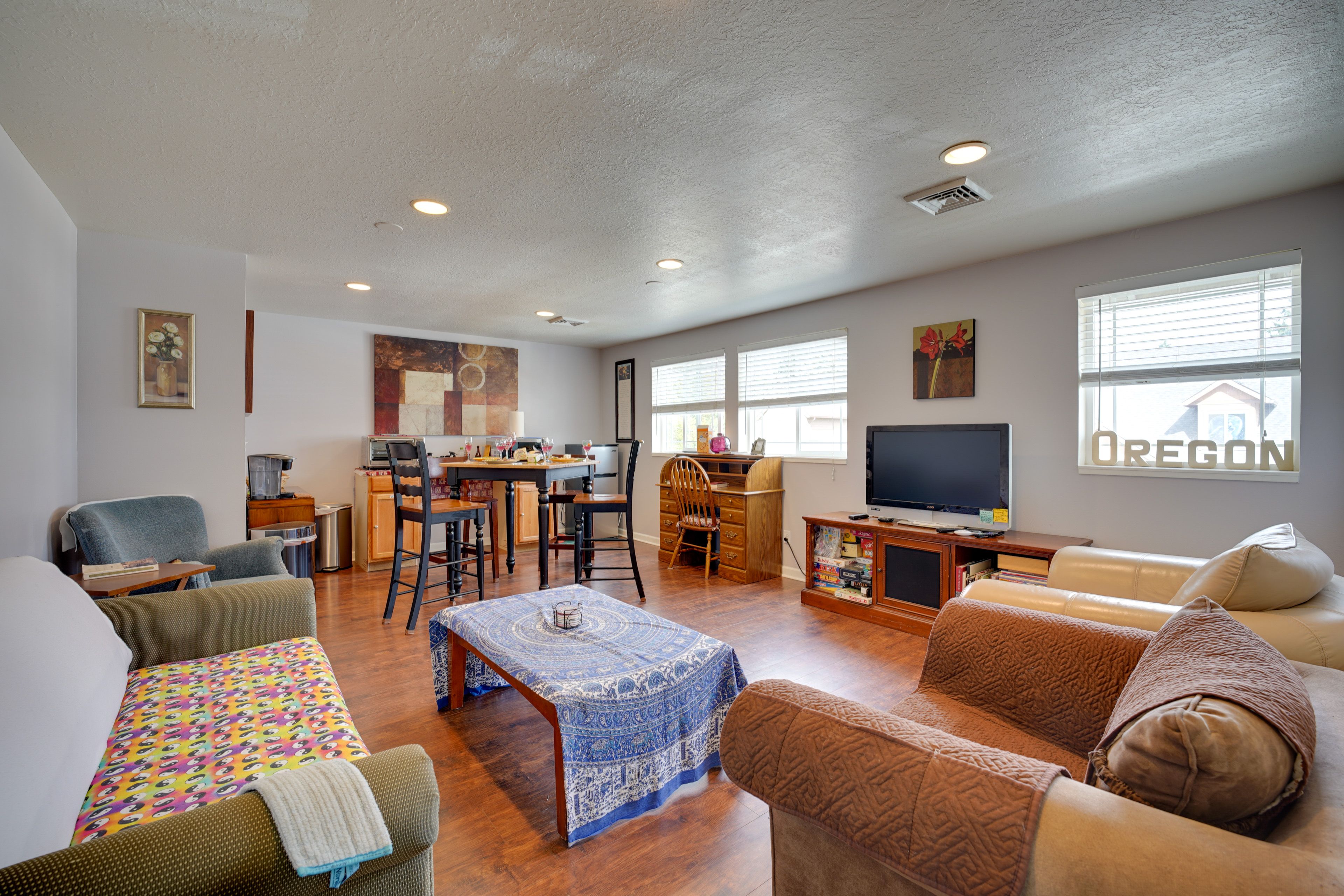 Living Area | Stairs Required | Free WiFi | Pet Friendly w/ Fee