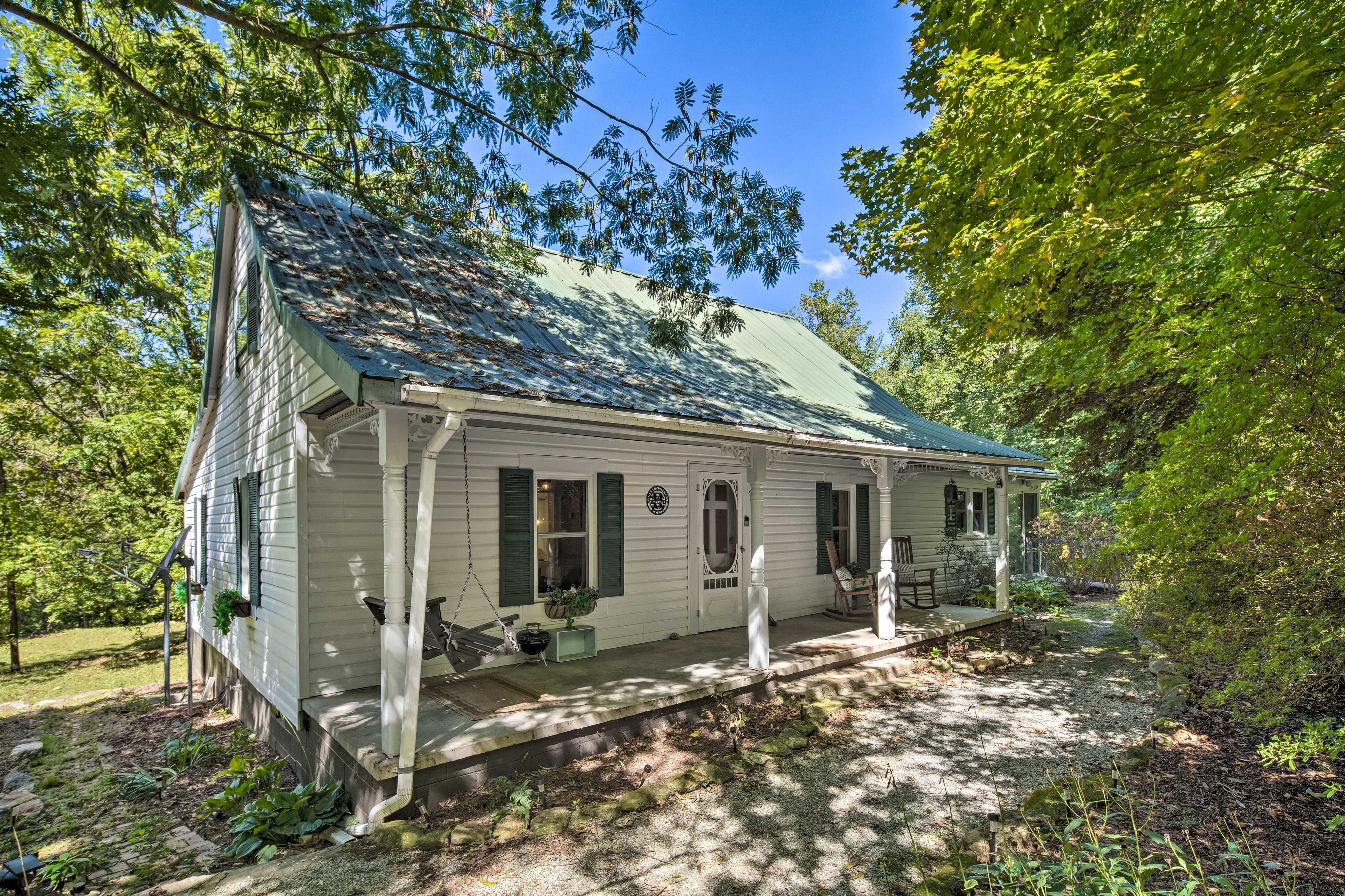 Hendersonville Vacation Rental | 2BR | 2BA | Stairs Required | 1,200 Sq Ft