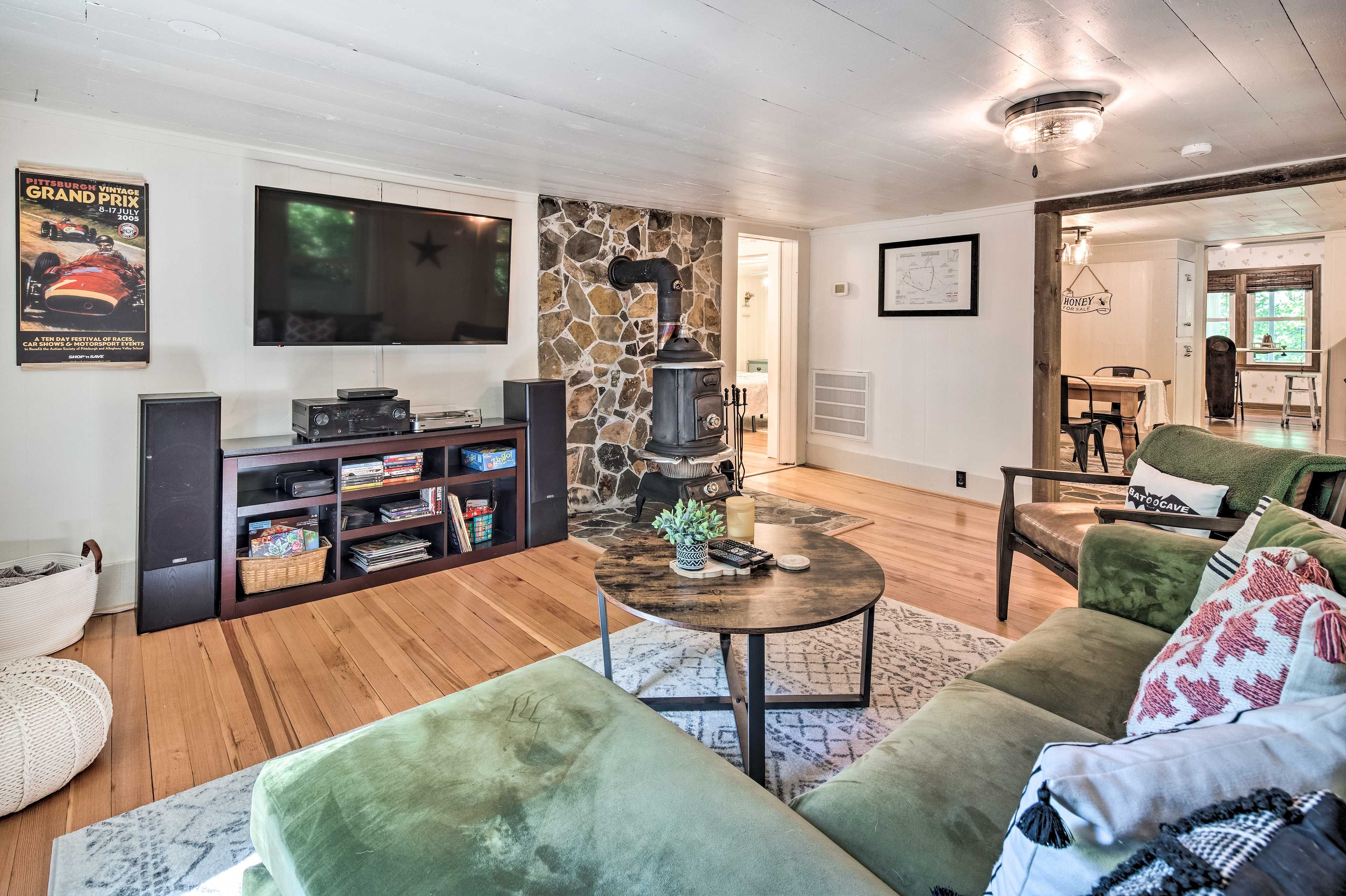 Living Room | Single-Story Cottage | Pet Friendly w/ Fee