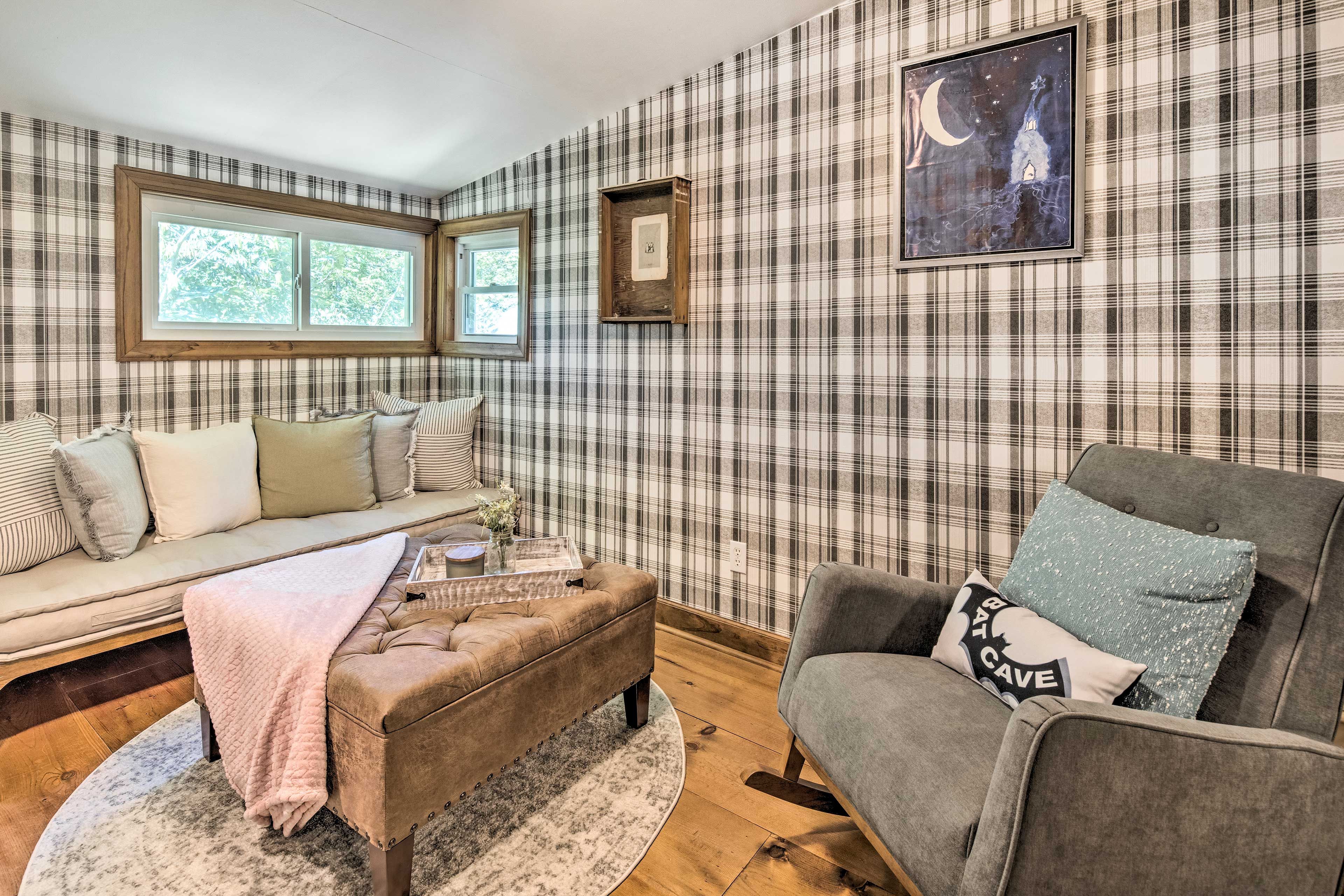 Den | Twin Daybed | Board Games & Books