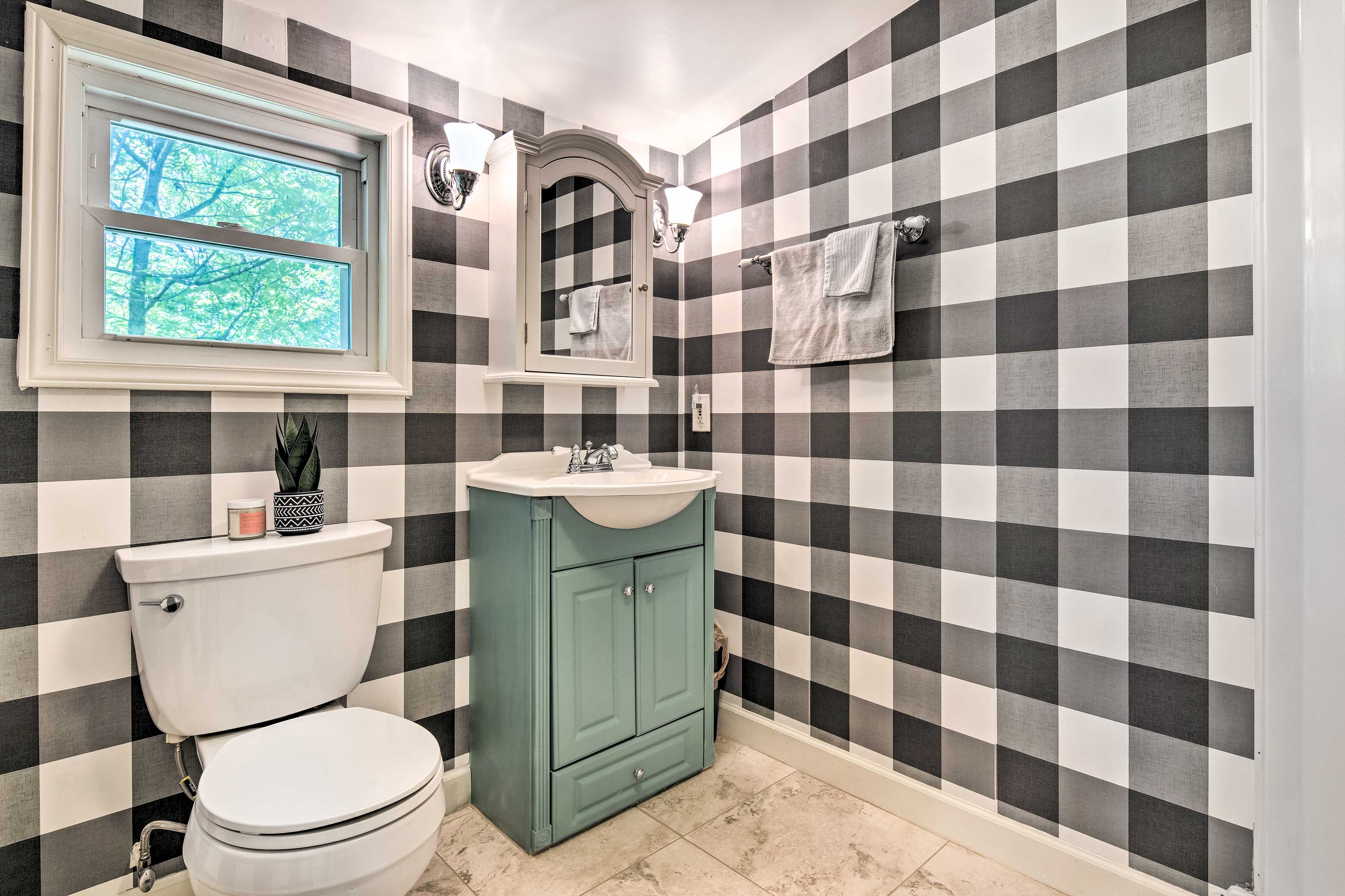 Full En-Suite Bathroom | Complimentary Toiletries