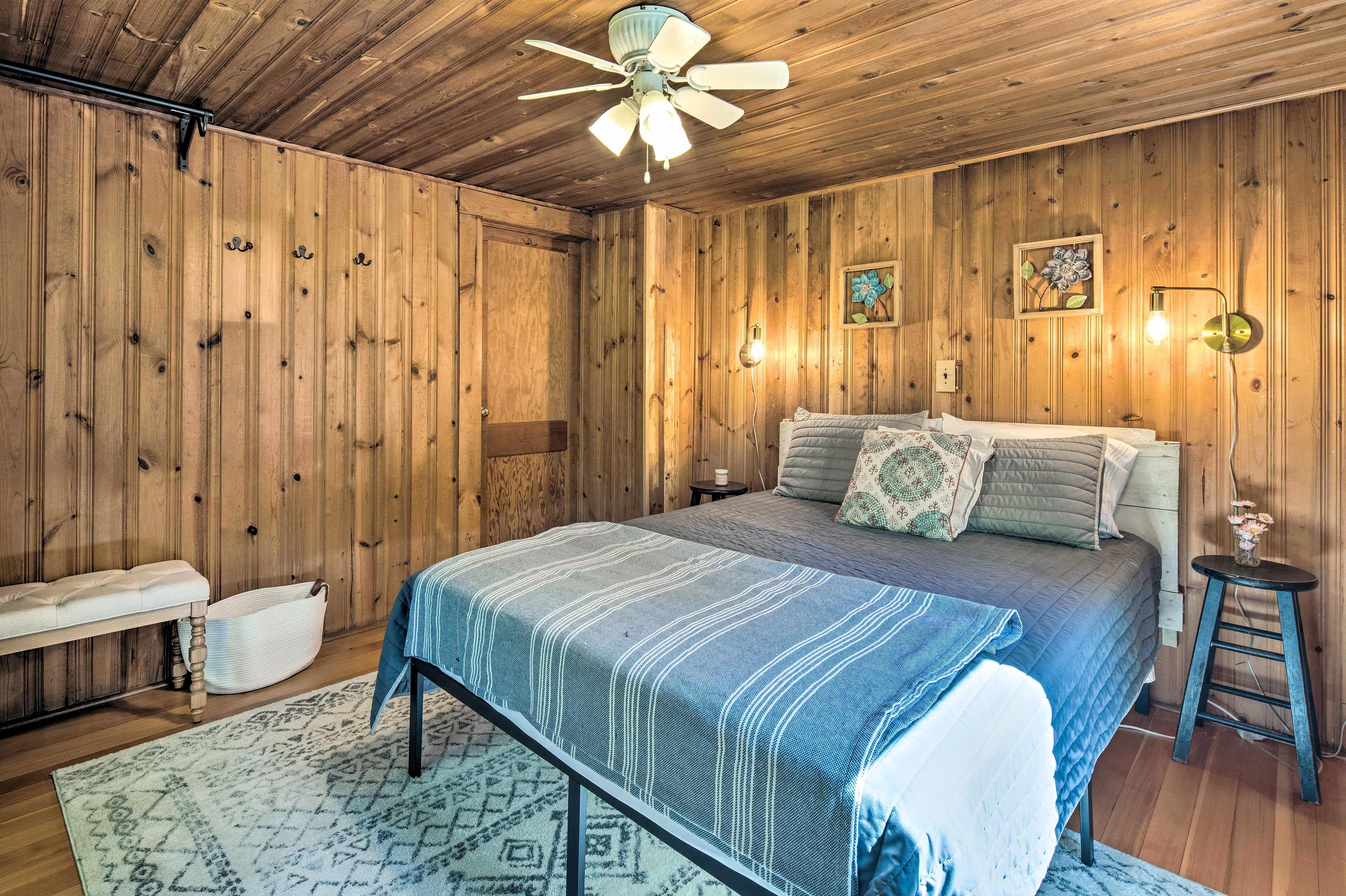 Bedroom 2 | Queen Bed