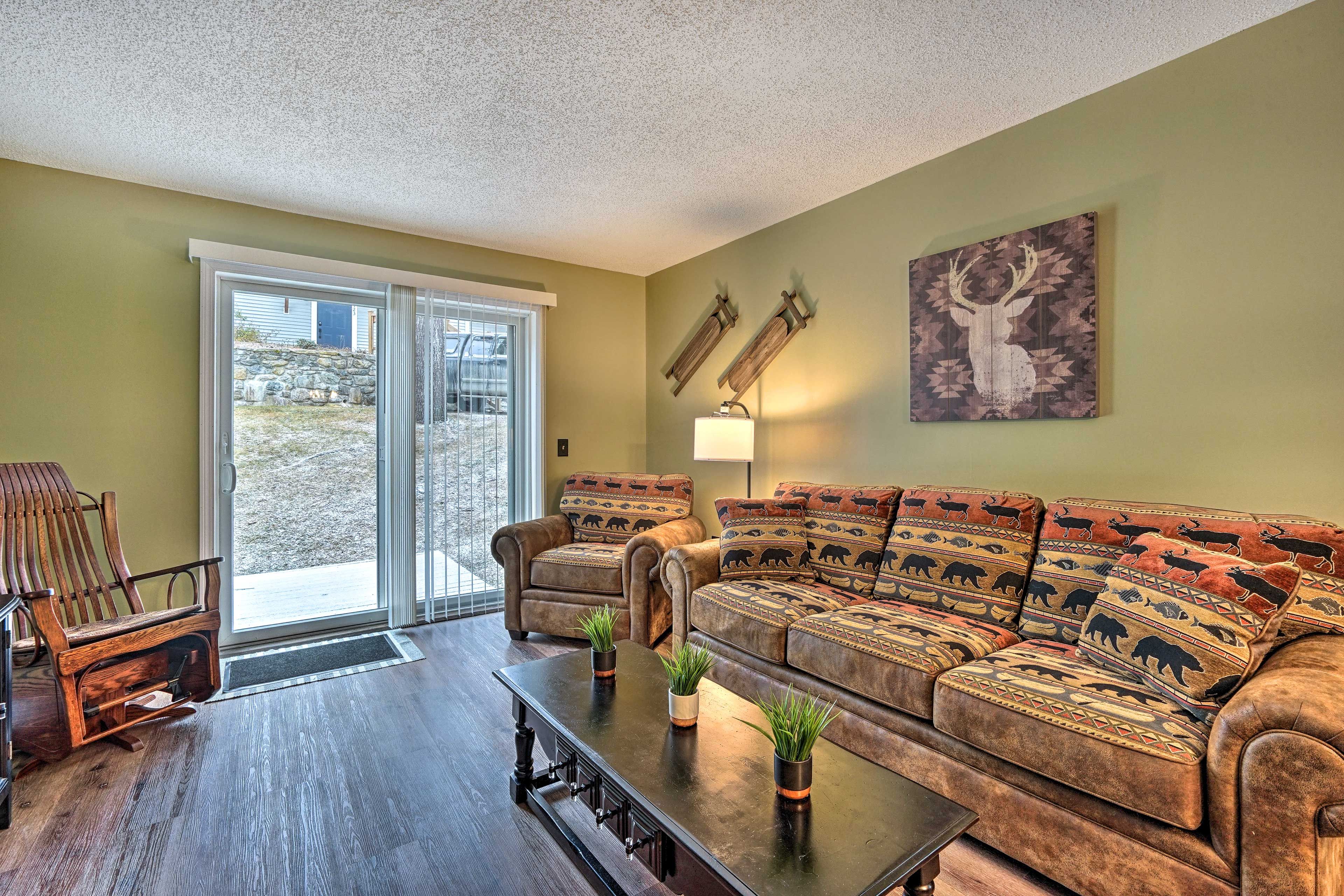 Living Area | Free WiFi | Smart TV