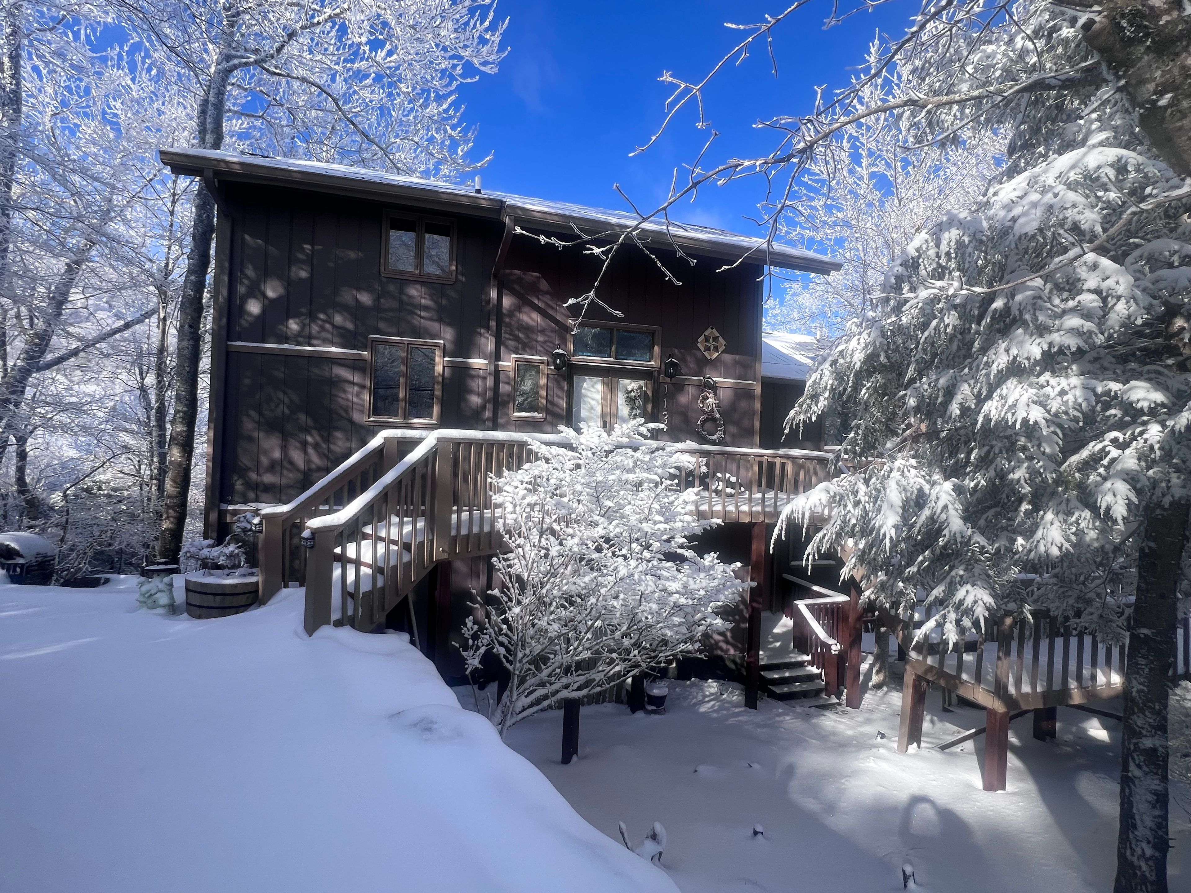 Beech Mountain Vacation Rental | 3BR | 3.5BA | 3,000 Sq Ft | Stairs Required