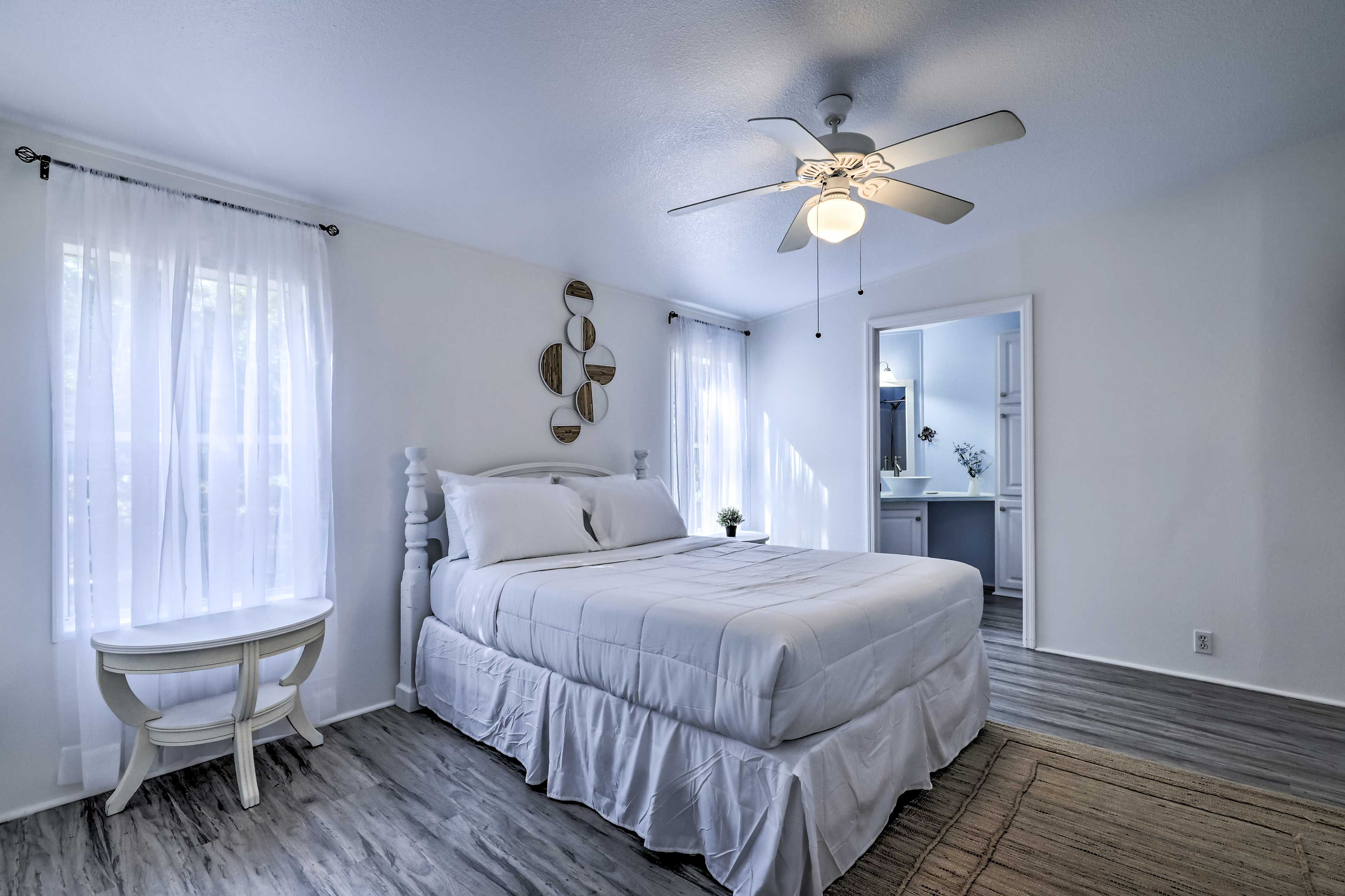Bedroom 1 | Queen Bed | En-Suite Bathroom