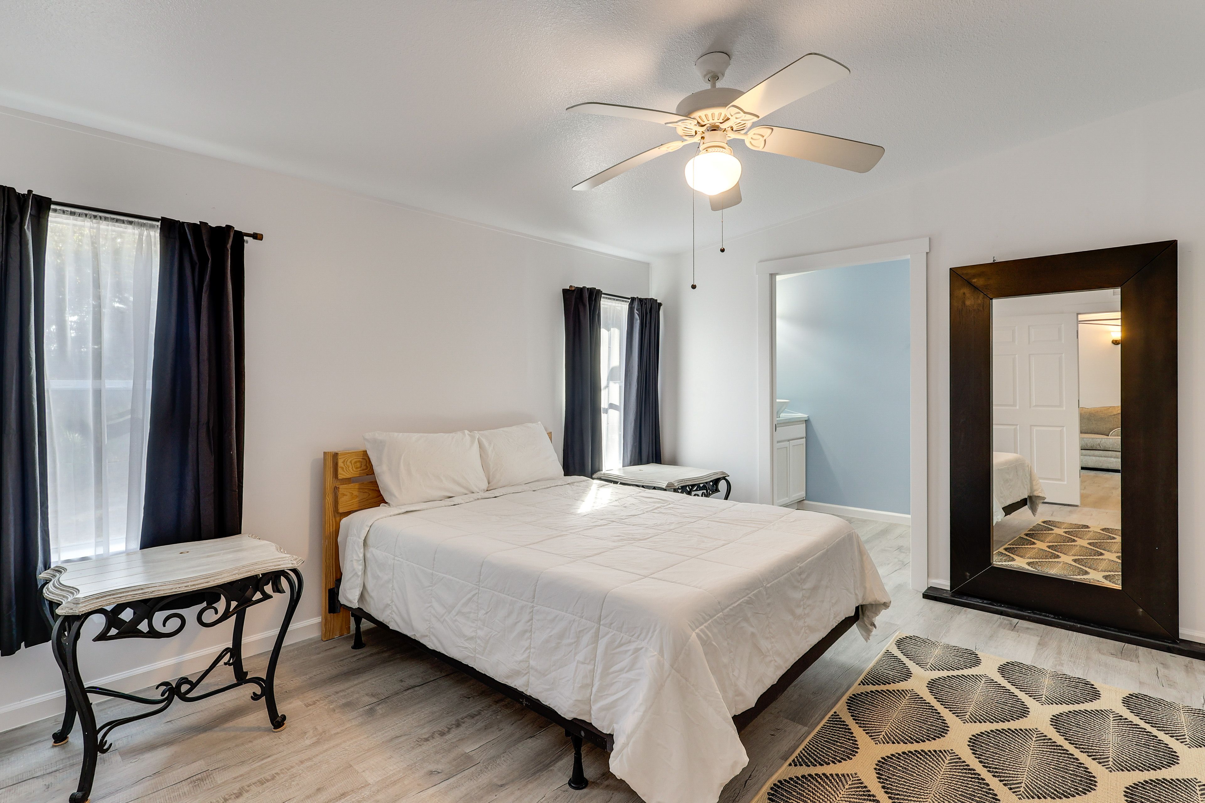 Bedroom 1 | Queen Bed | En-Suite Bathroom