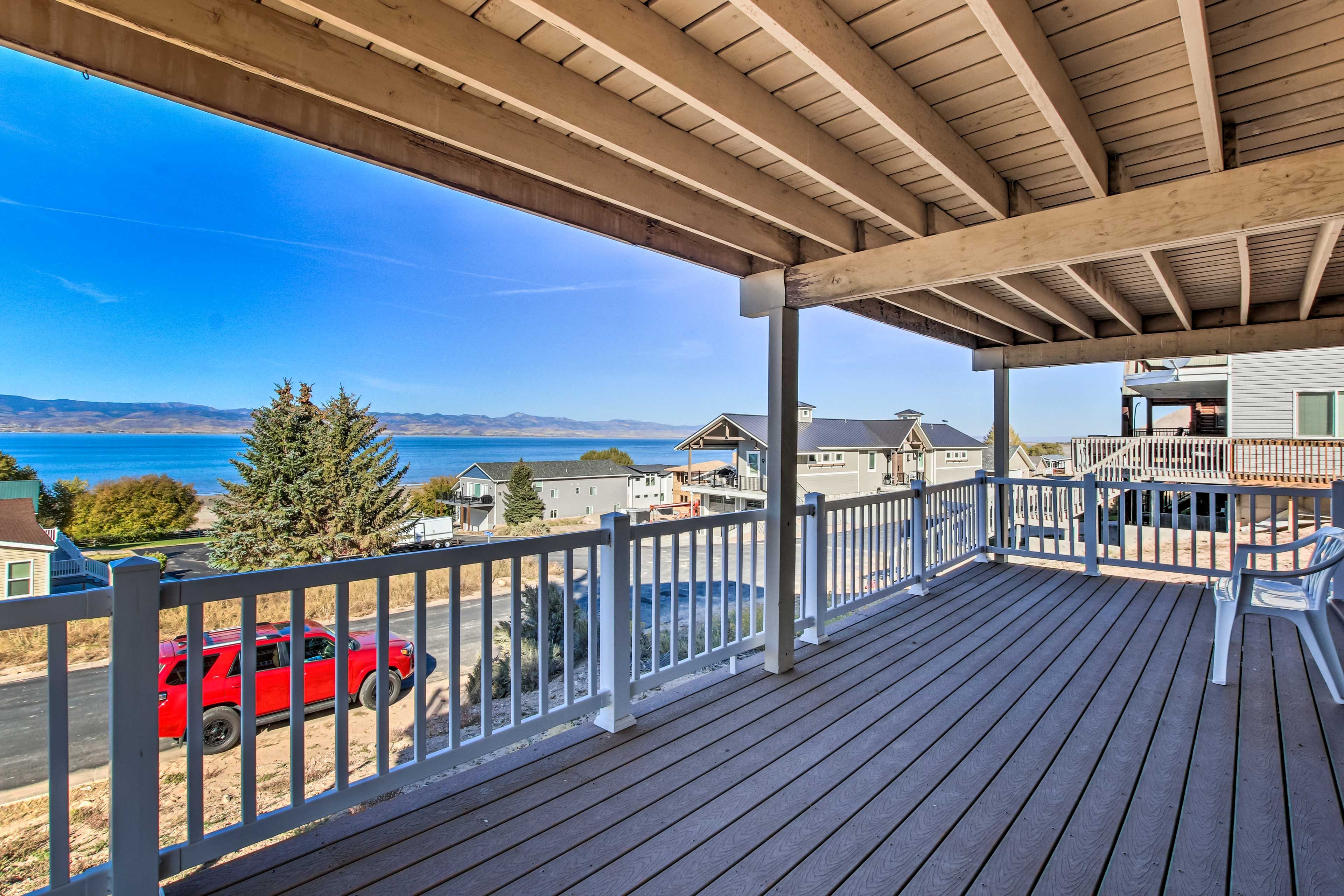 Lower Deck | 1st Floor | Lake View | Telescope | Beach Gear