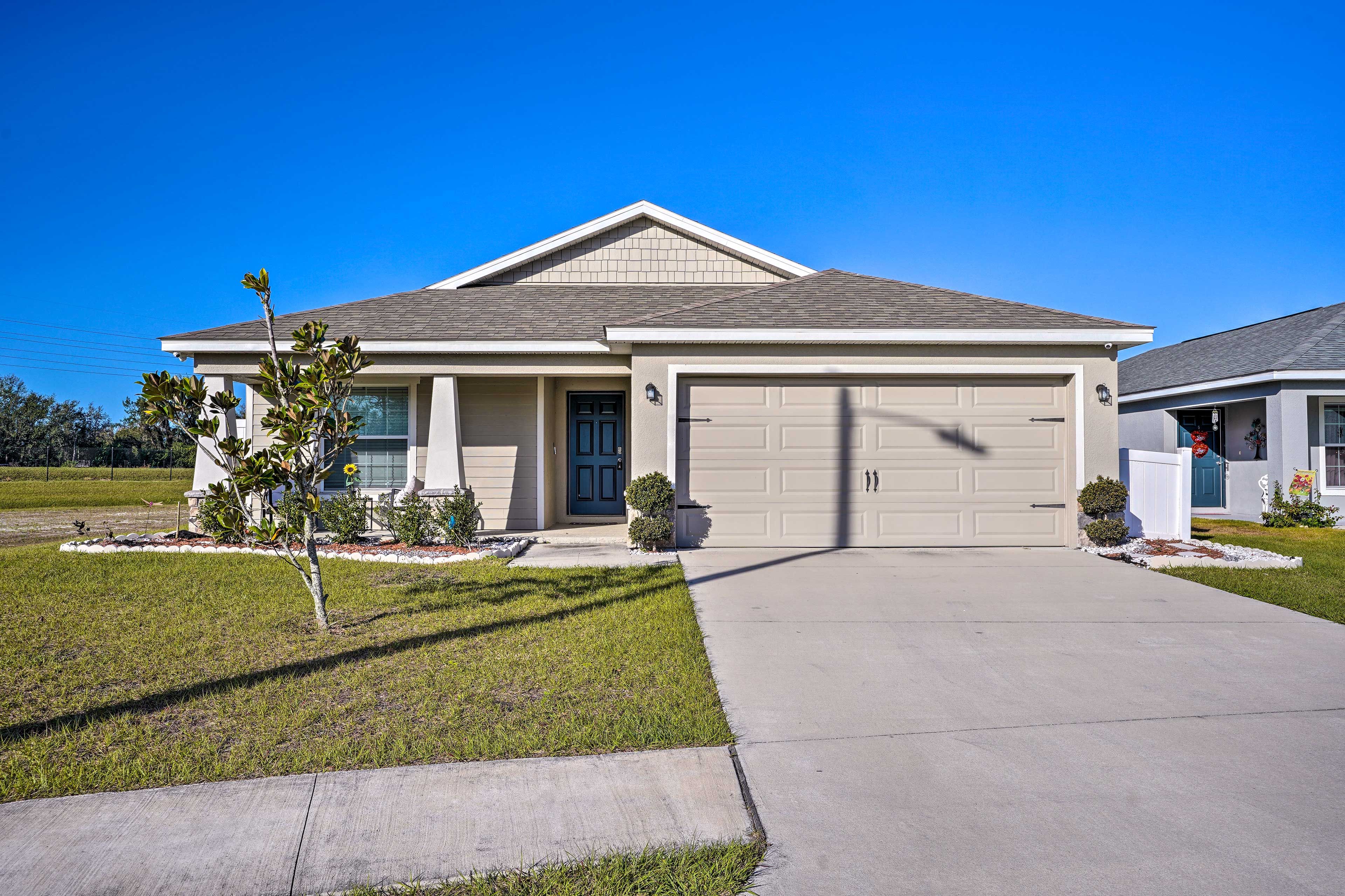 Property Exterior | Driveway (2 Vehicles)
