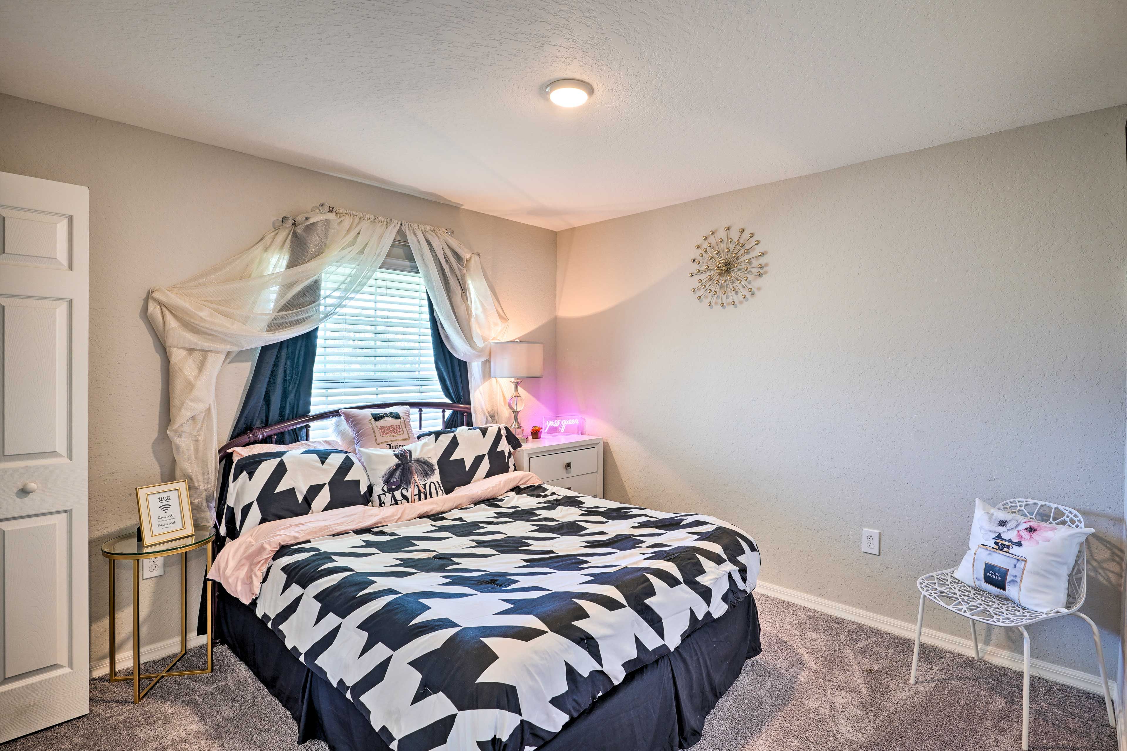 Bedroom 2 | Queen Bed