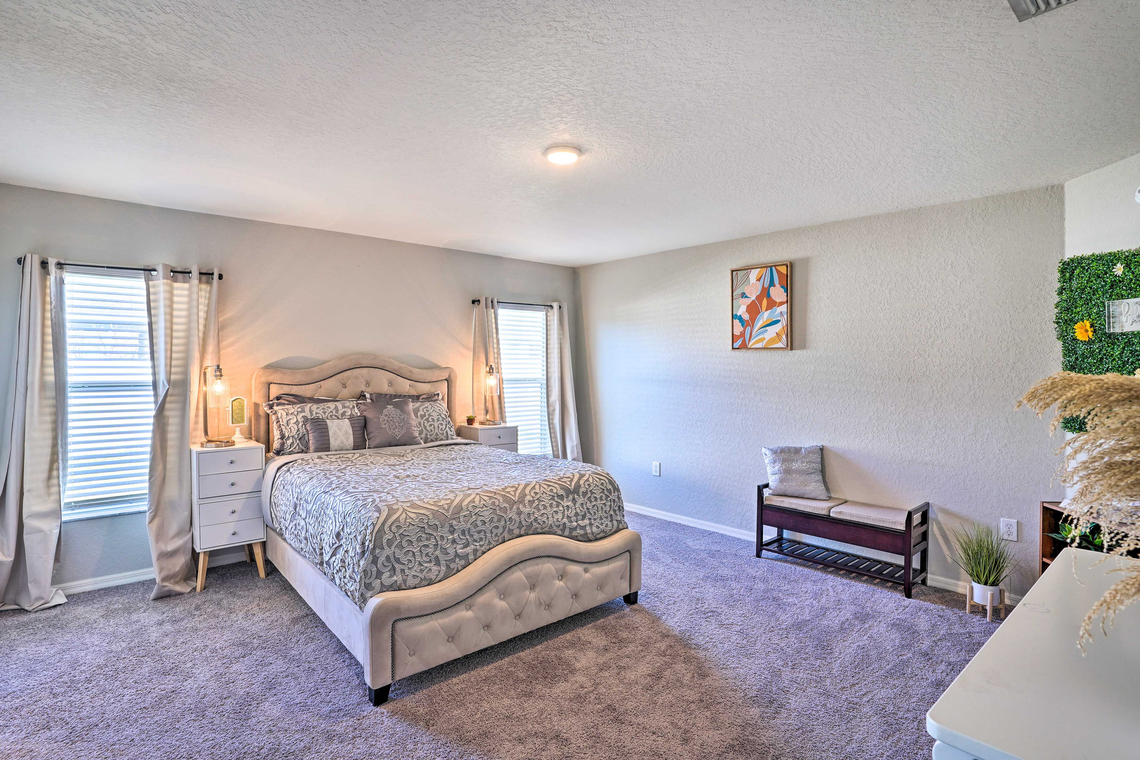 Bedroom 1 | Queen Bed | Smart TV