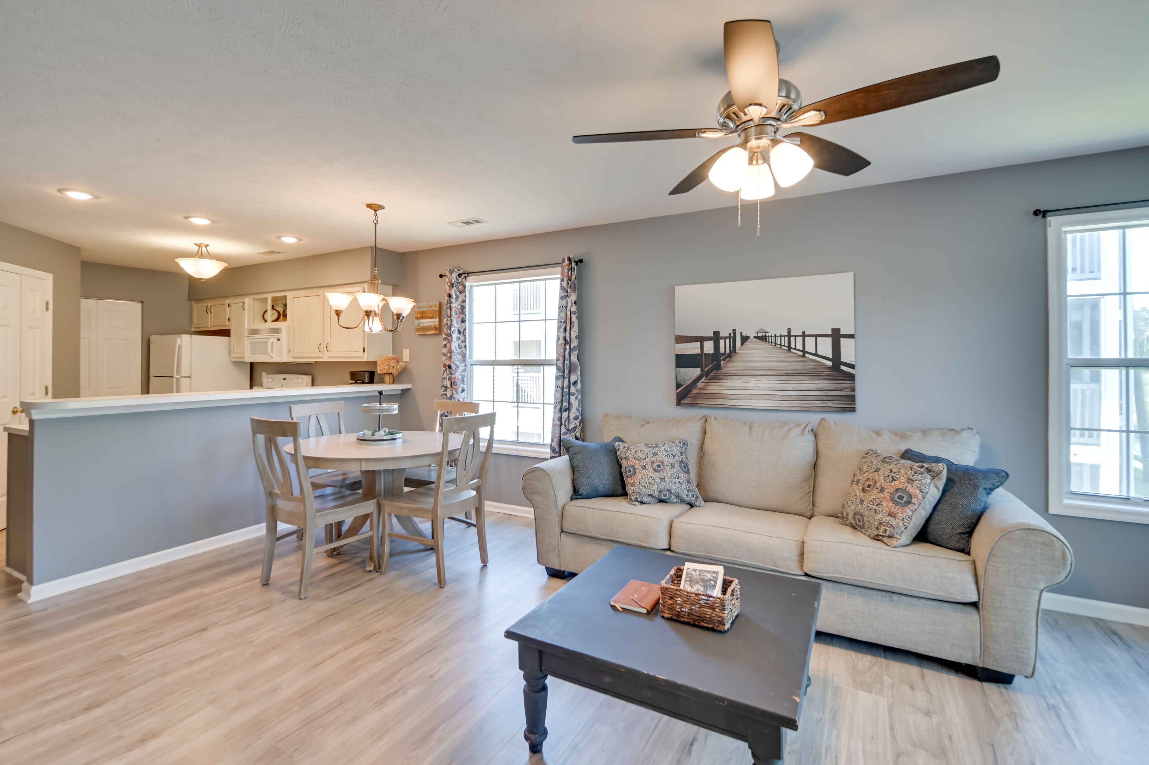 Living Room | Free WiFi | Central A/C | Smart TV