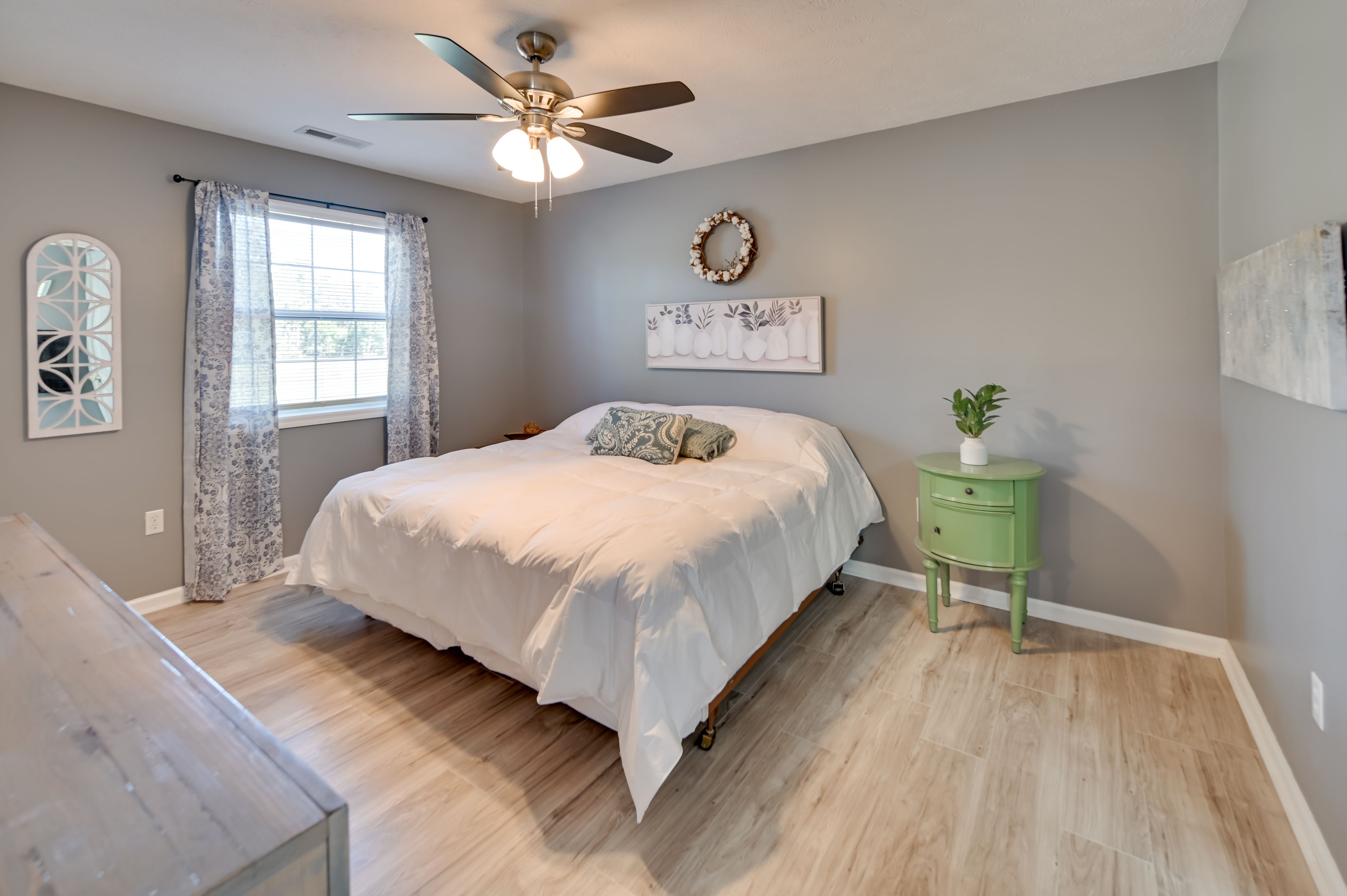 Bedroom 1 | King Bed (Converts to 2 Twins) | Linens Provided | Smart TV