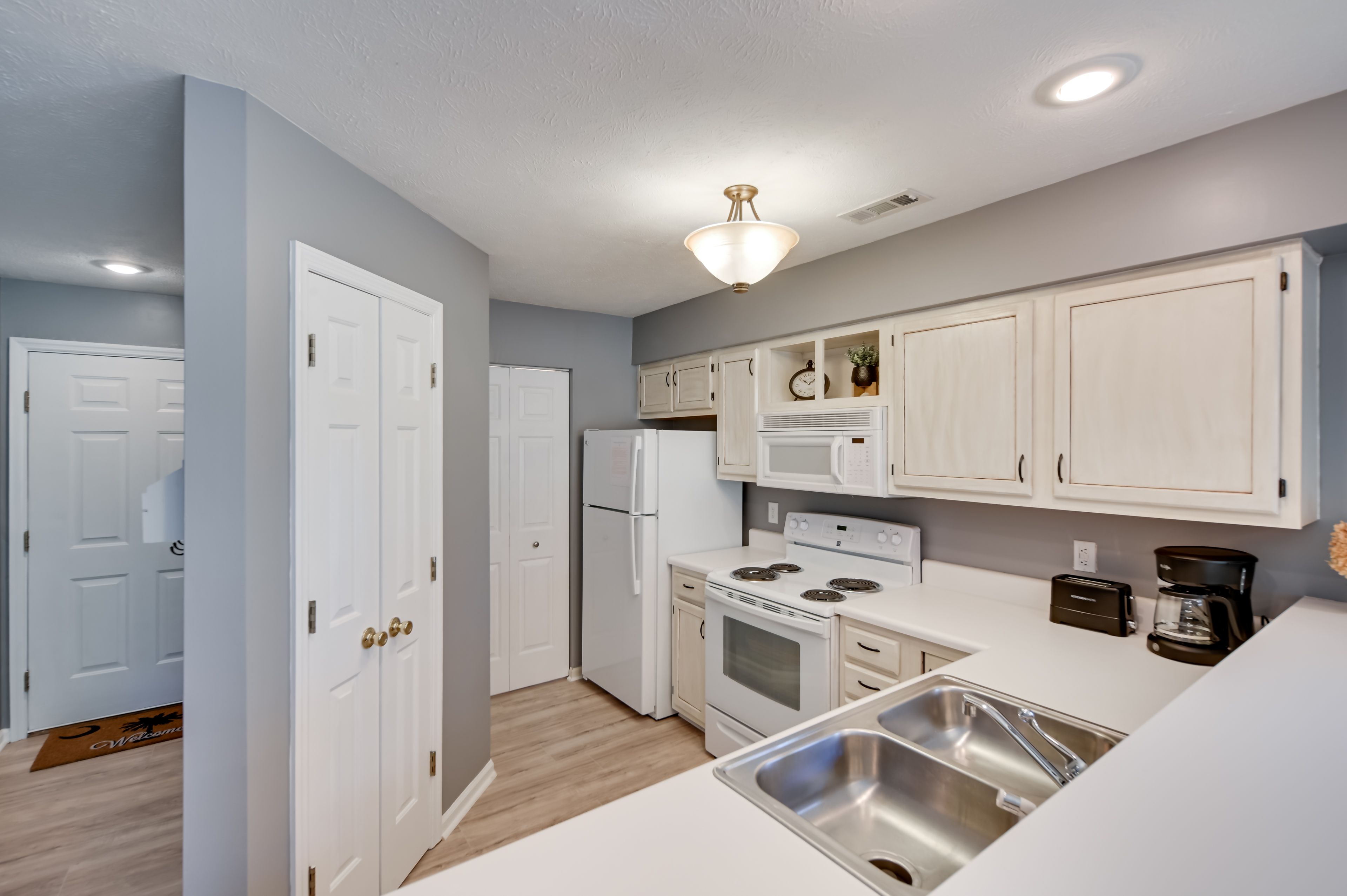 Kitchen | Cooking Basics | Coffee Maker | Paper Towels/Trash Bags Provided