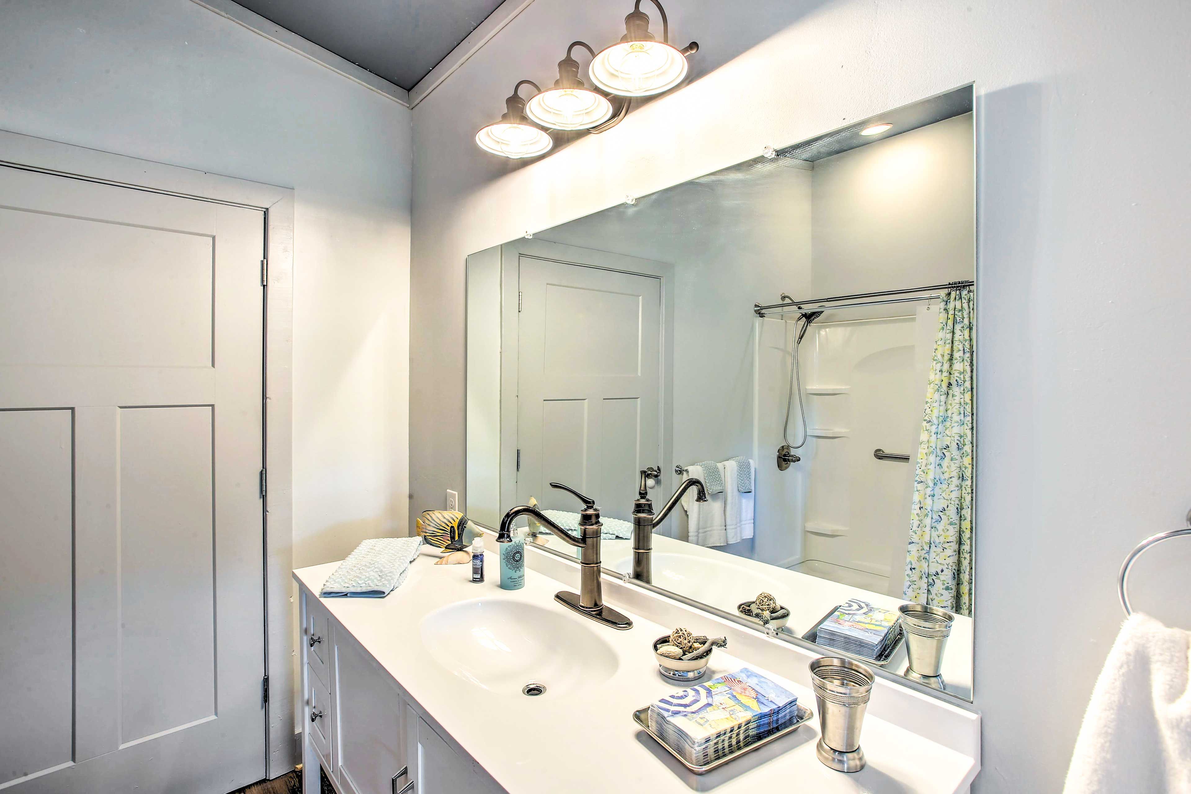 Bathroom | Towels Provided | Complimentary Toiletries | Hair Dryer