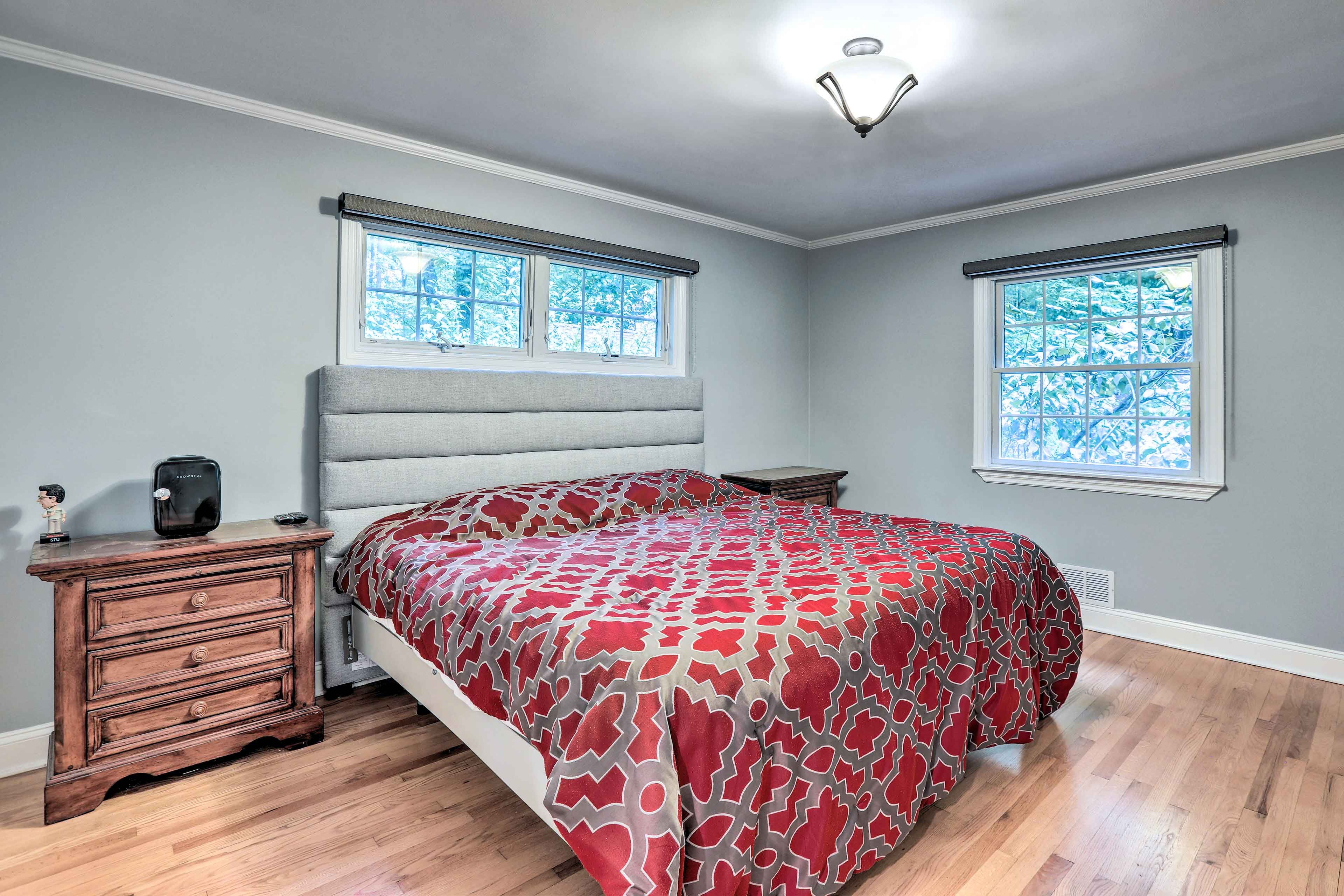 Bedroom 1 | King Bed | Linens Provided