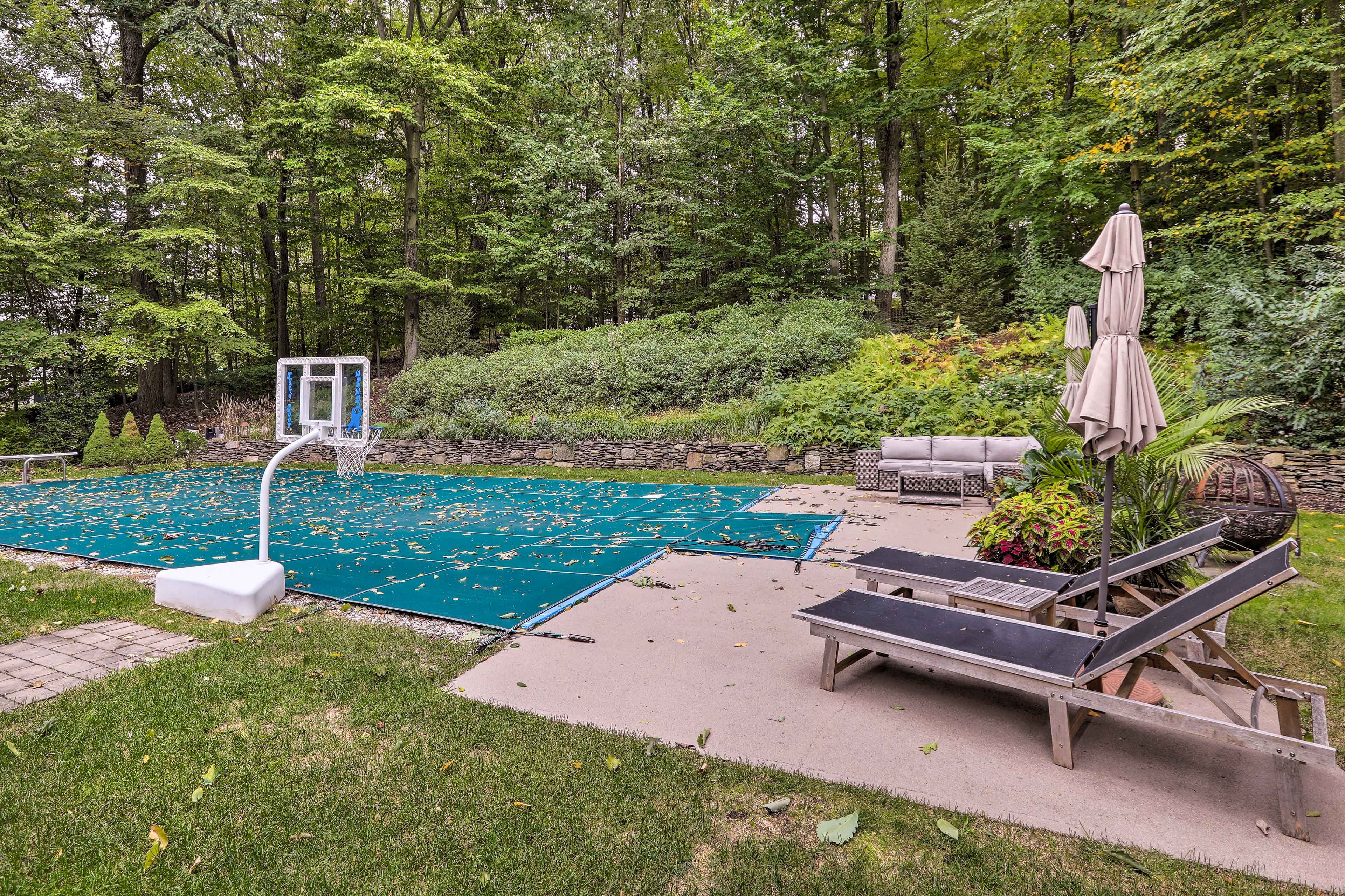 Heated Seasonal Outdoor Pool