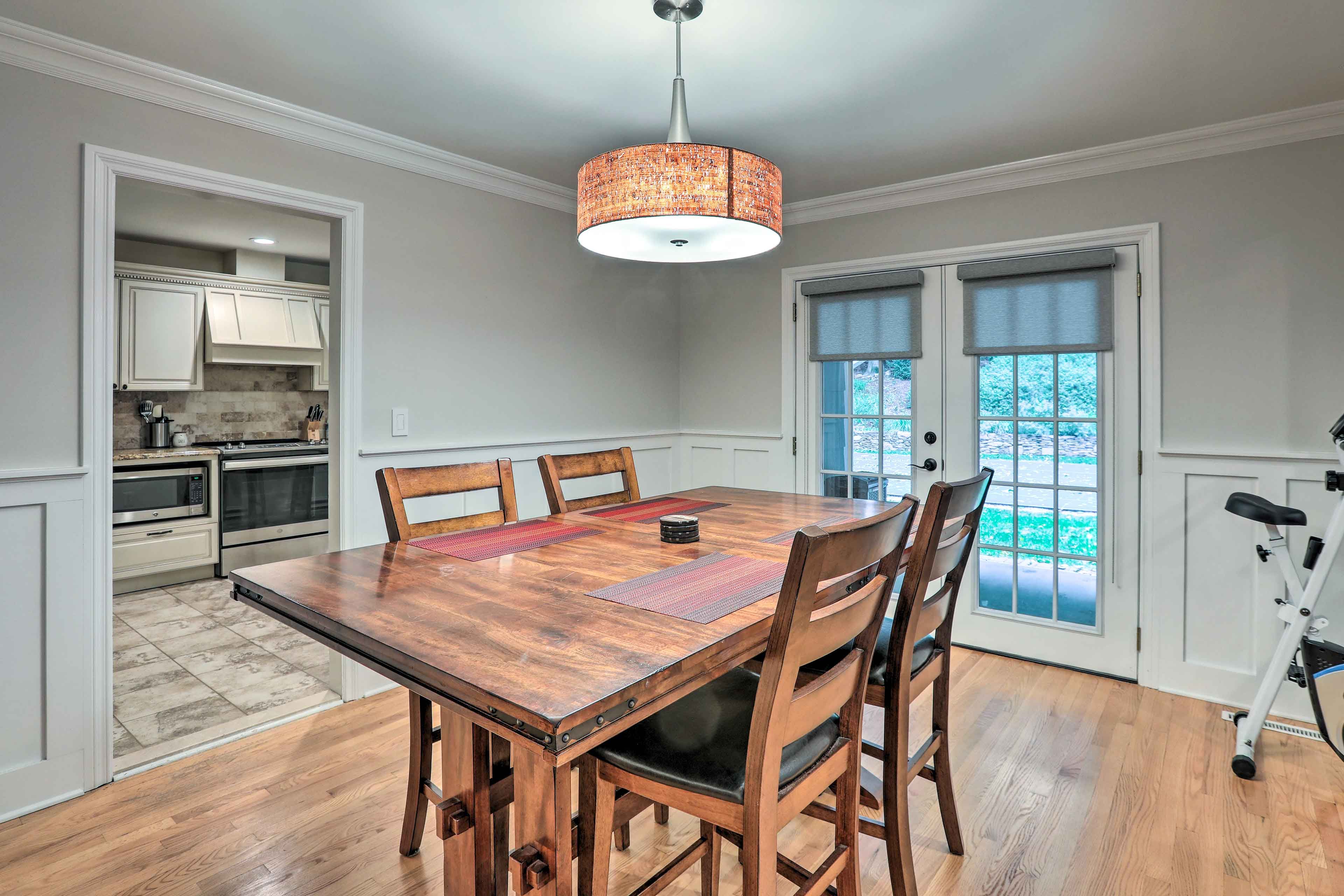 Dining Area | Main Level