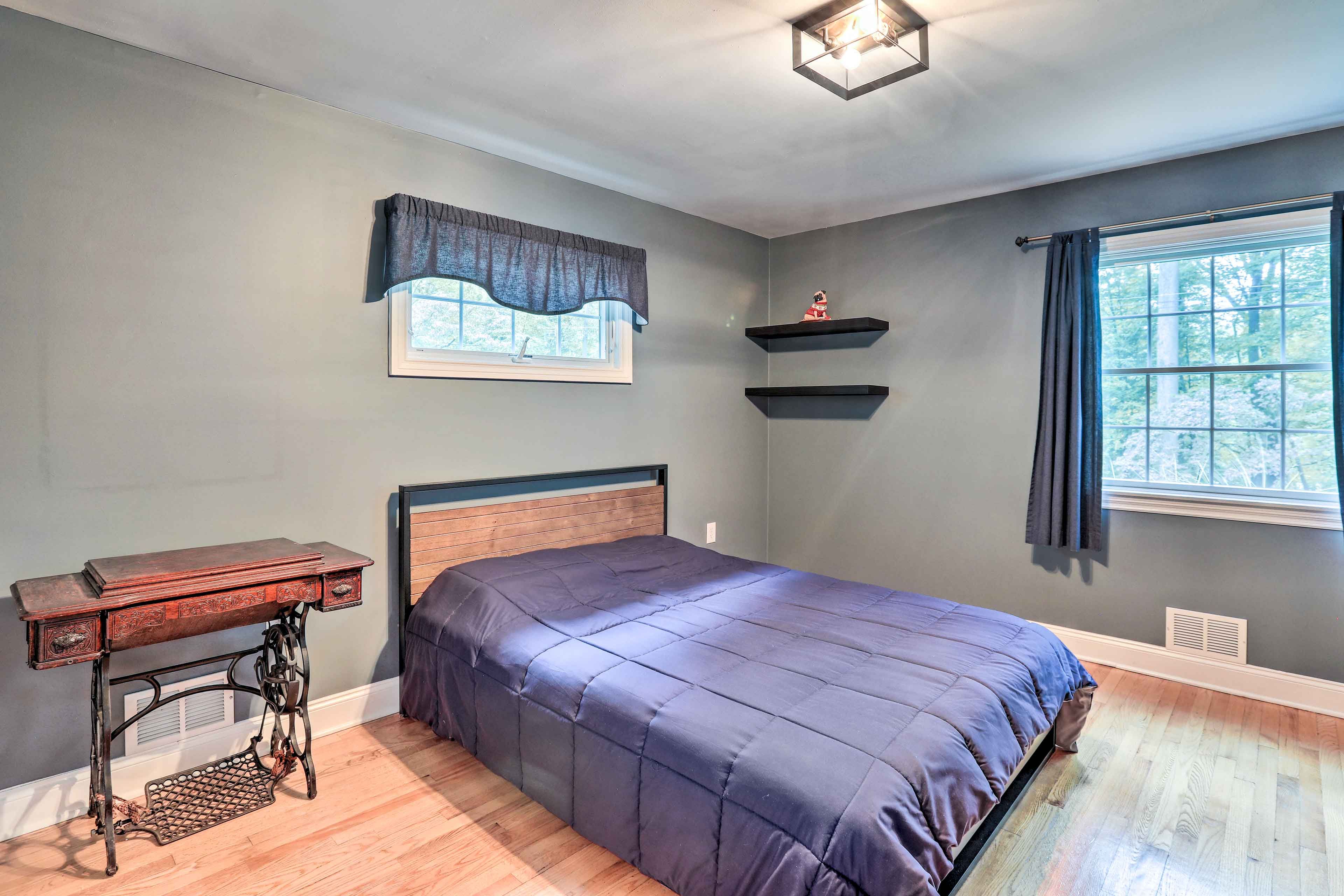 Bedroom 2 | Queen Bed