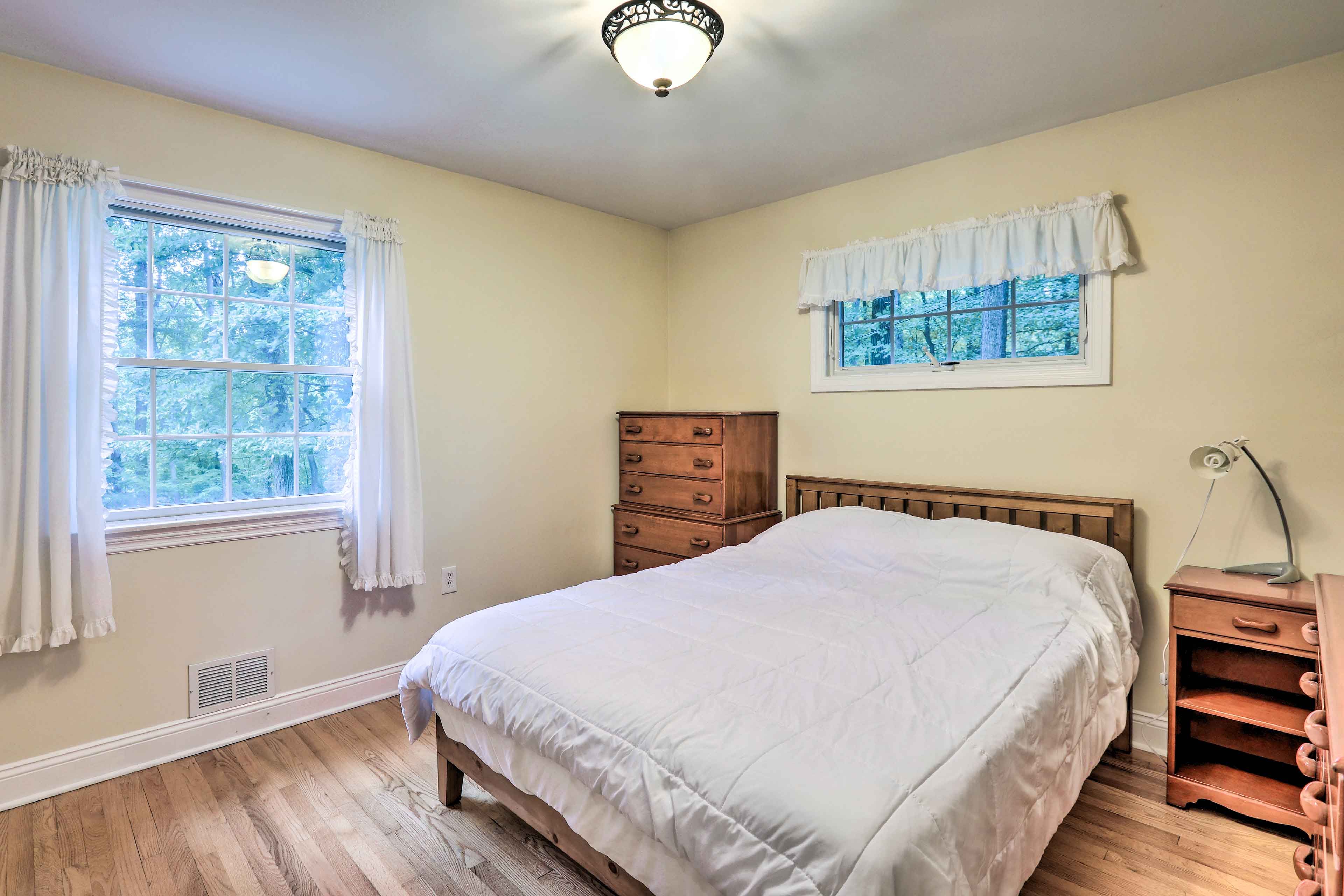 Bedroom 3 | Queen Bed