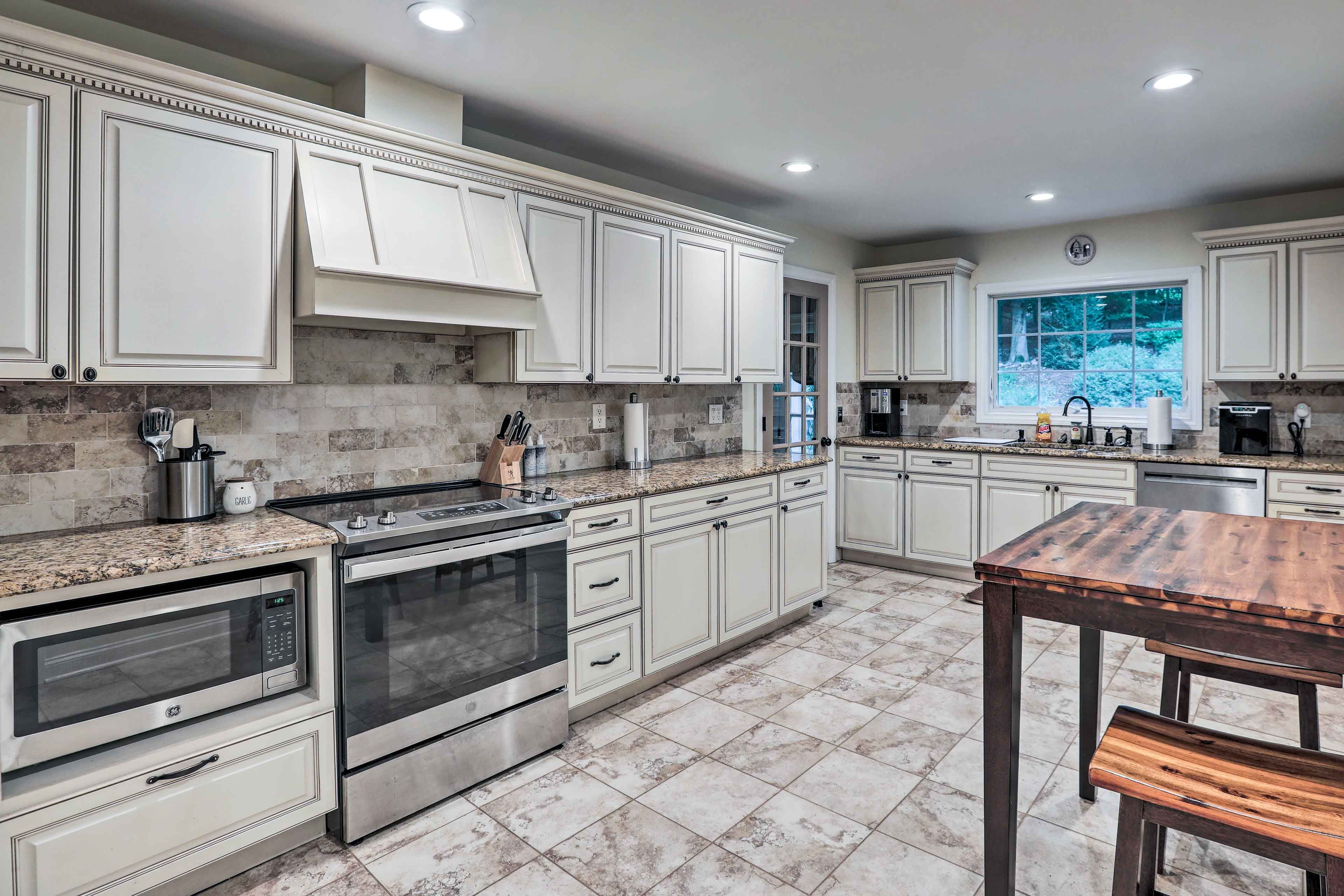 Kitchen | Coffee Maker | Cooking Basics Provided | Blender