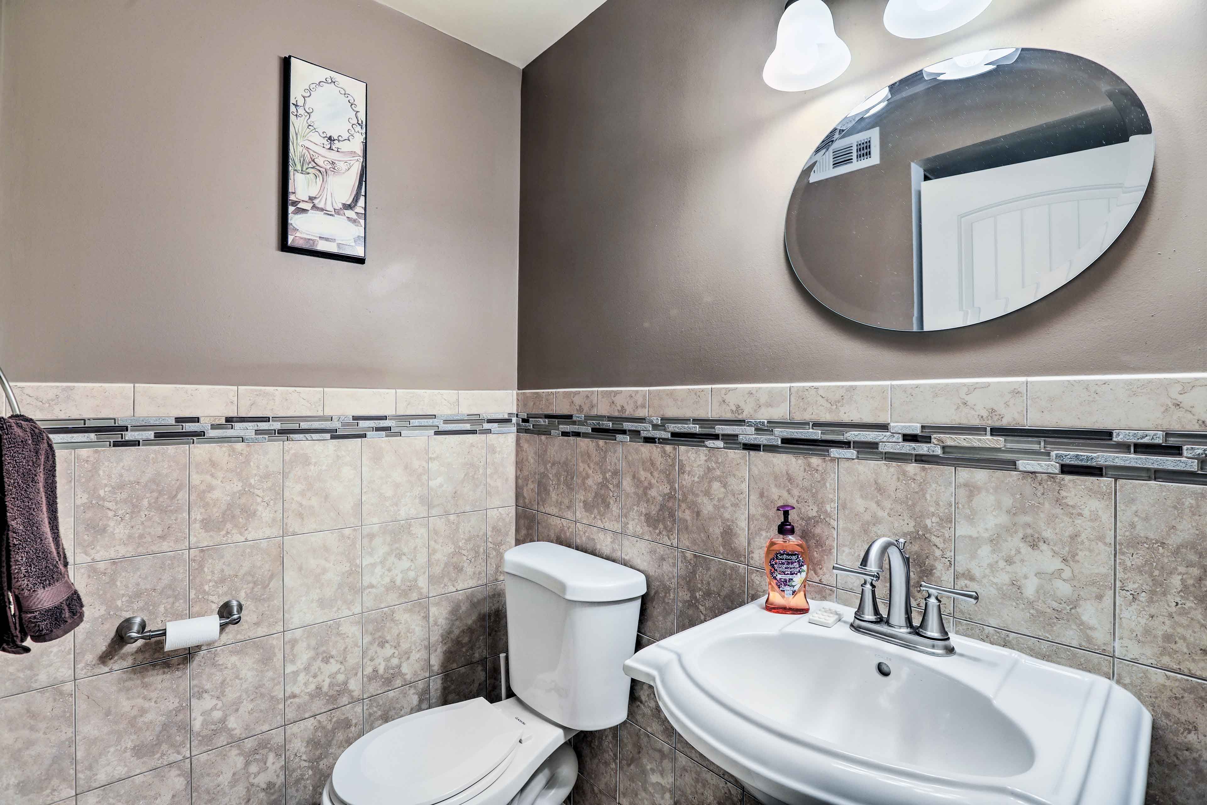 Full Bathroom | Towels Provided