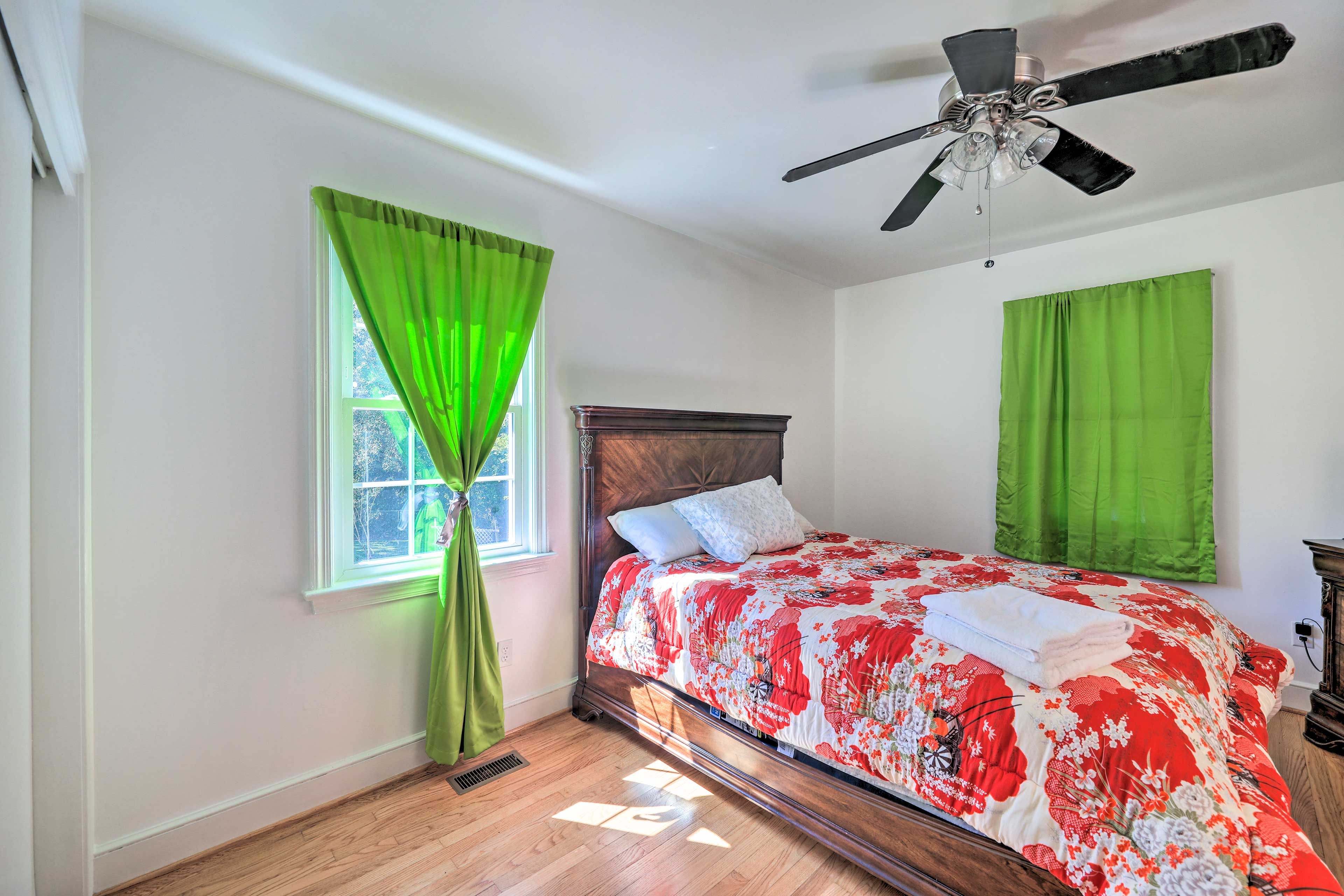 Bedroom 1 | Queen Bed | Main Level