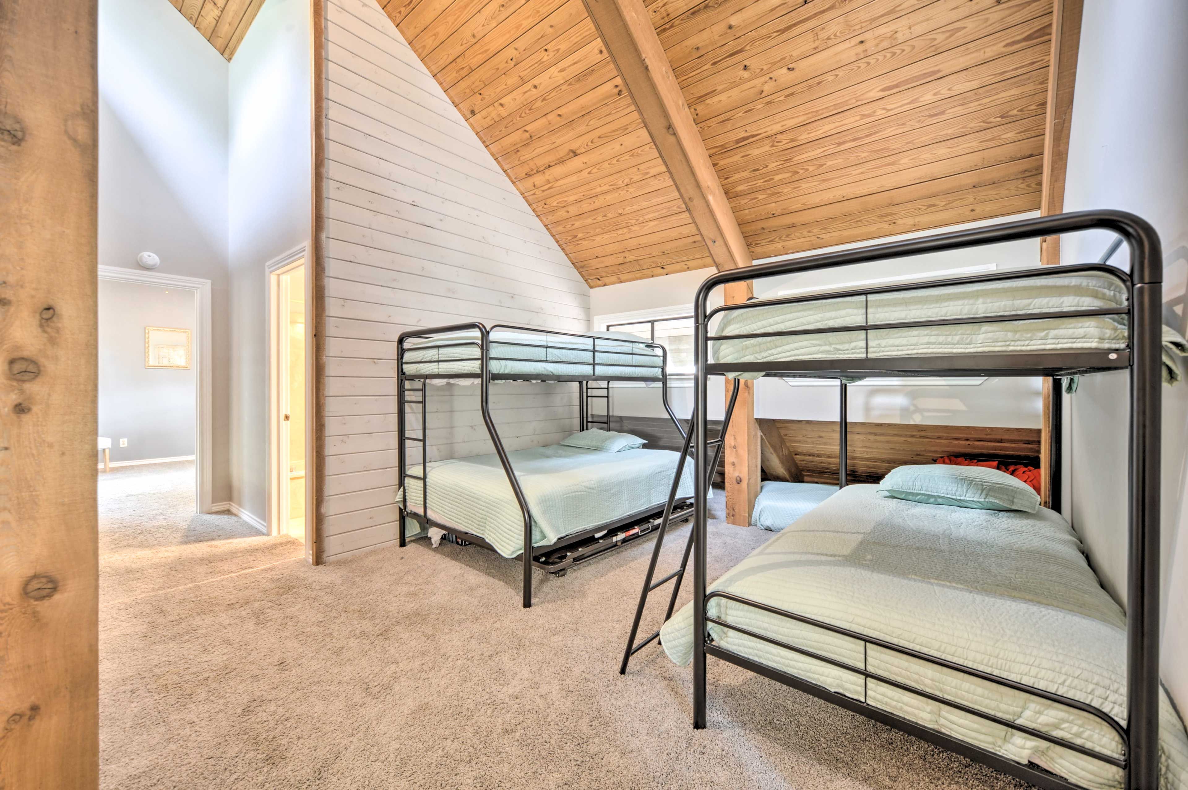 Loft | Twin Bunk Bed | Twin/Full Bunk Bed | 2nd Floor | WFH Space