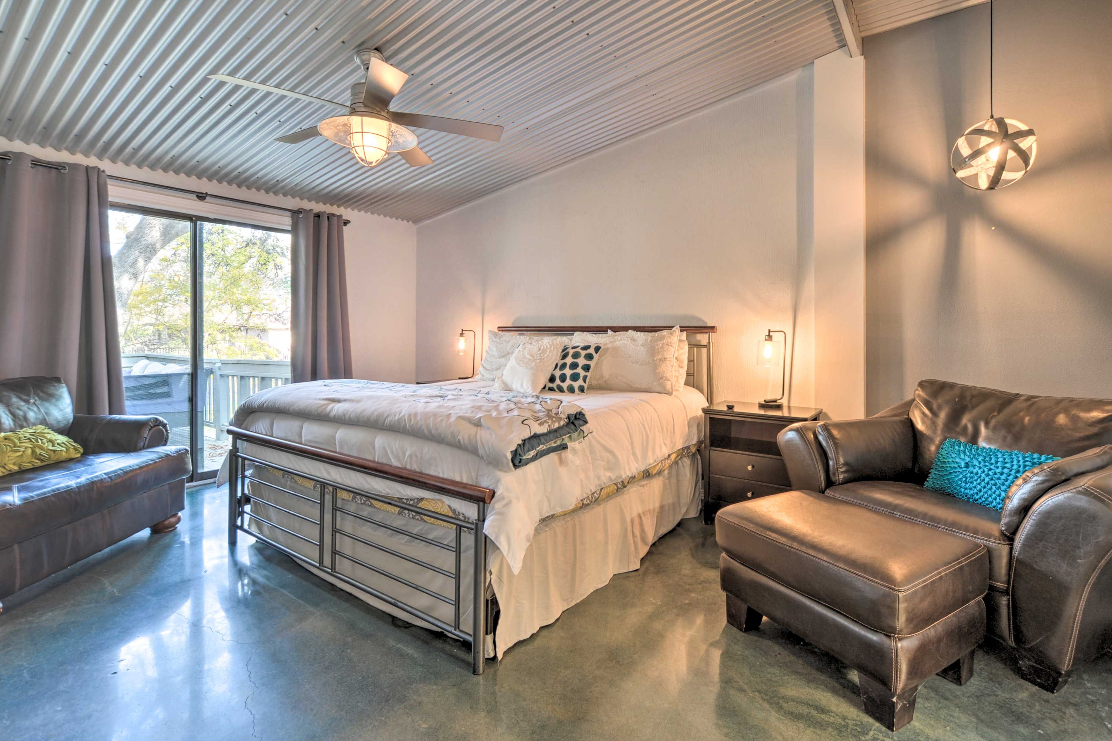 Bedroom 1 | King Bed | Main Floor | Cable TV | Deck Access | En-Suite