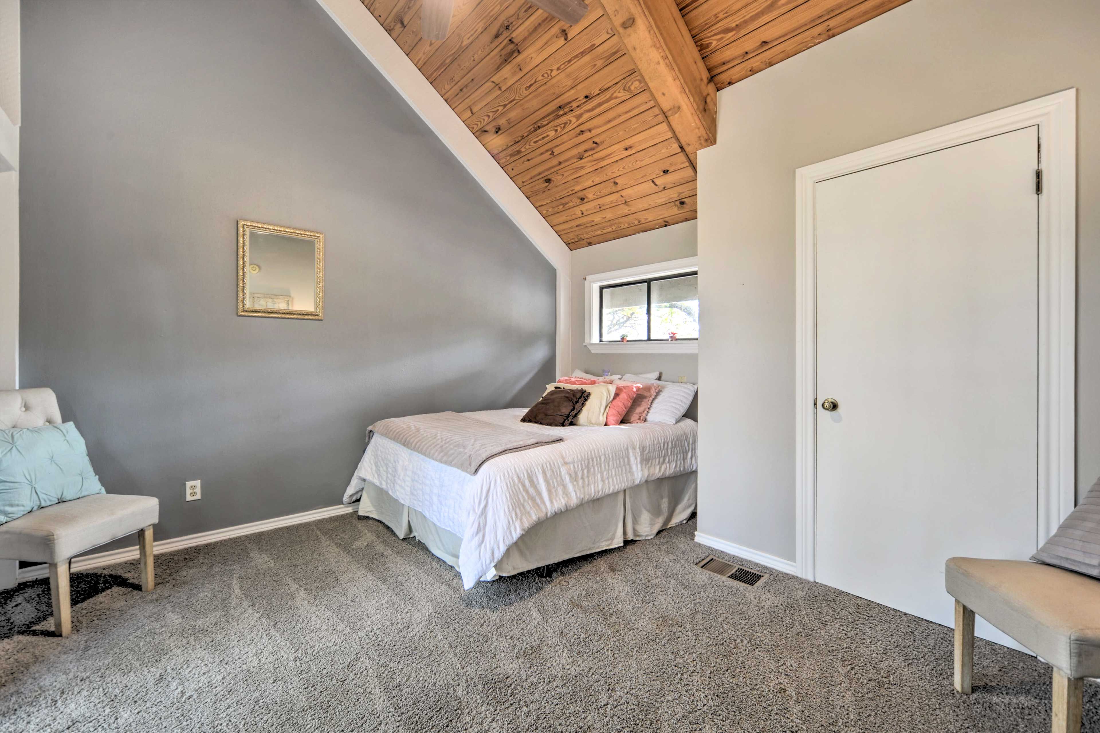 Bedroom 2 | Queen Bed | 2nd Floor | Balcony Access