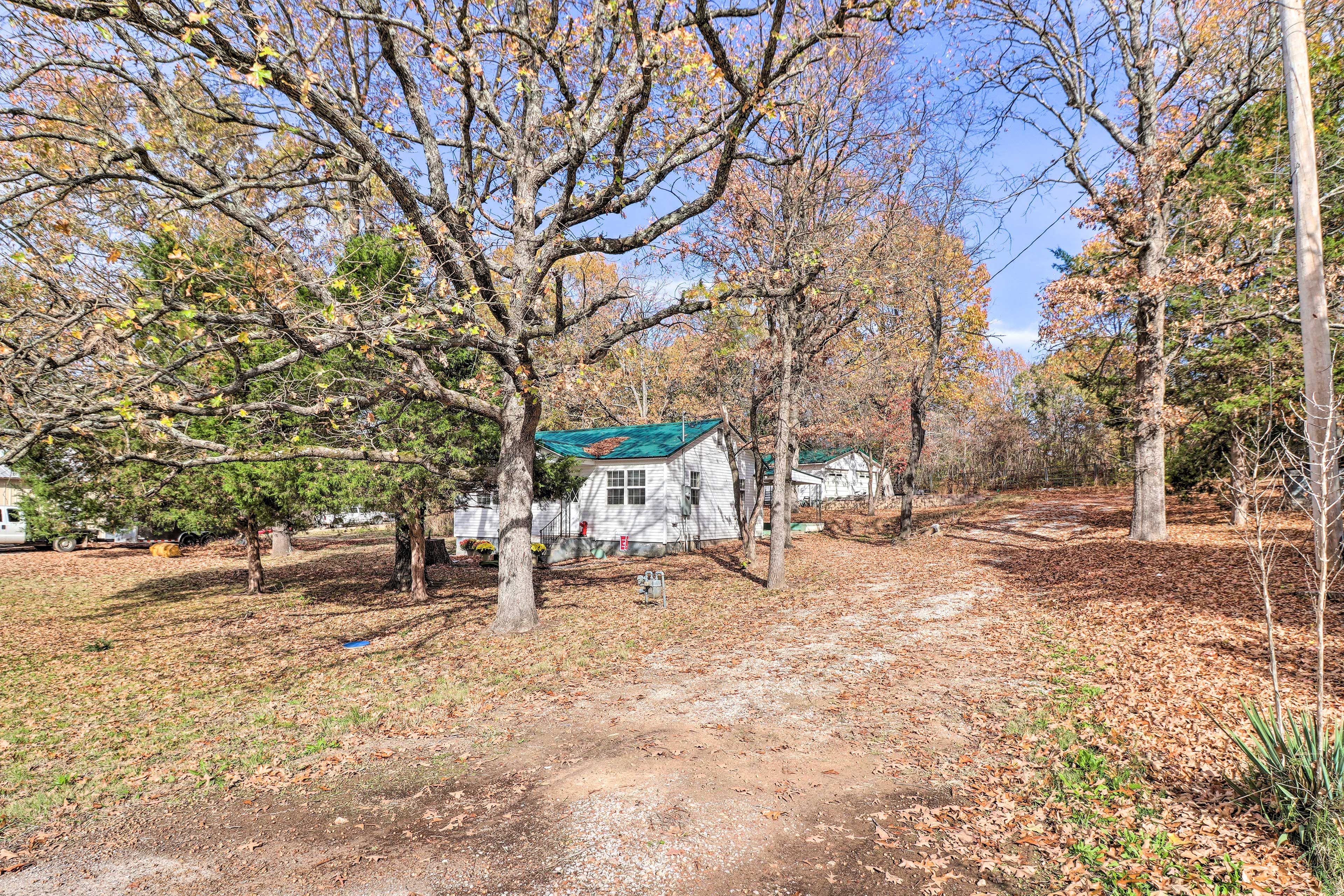 Parking | Gravel Driveway (3 Vehicles) | Trailer Parking Available
