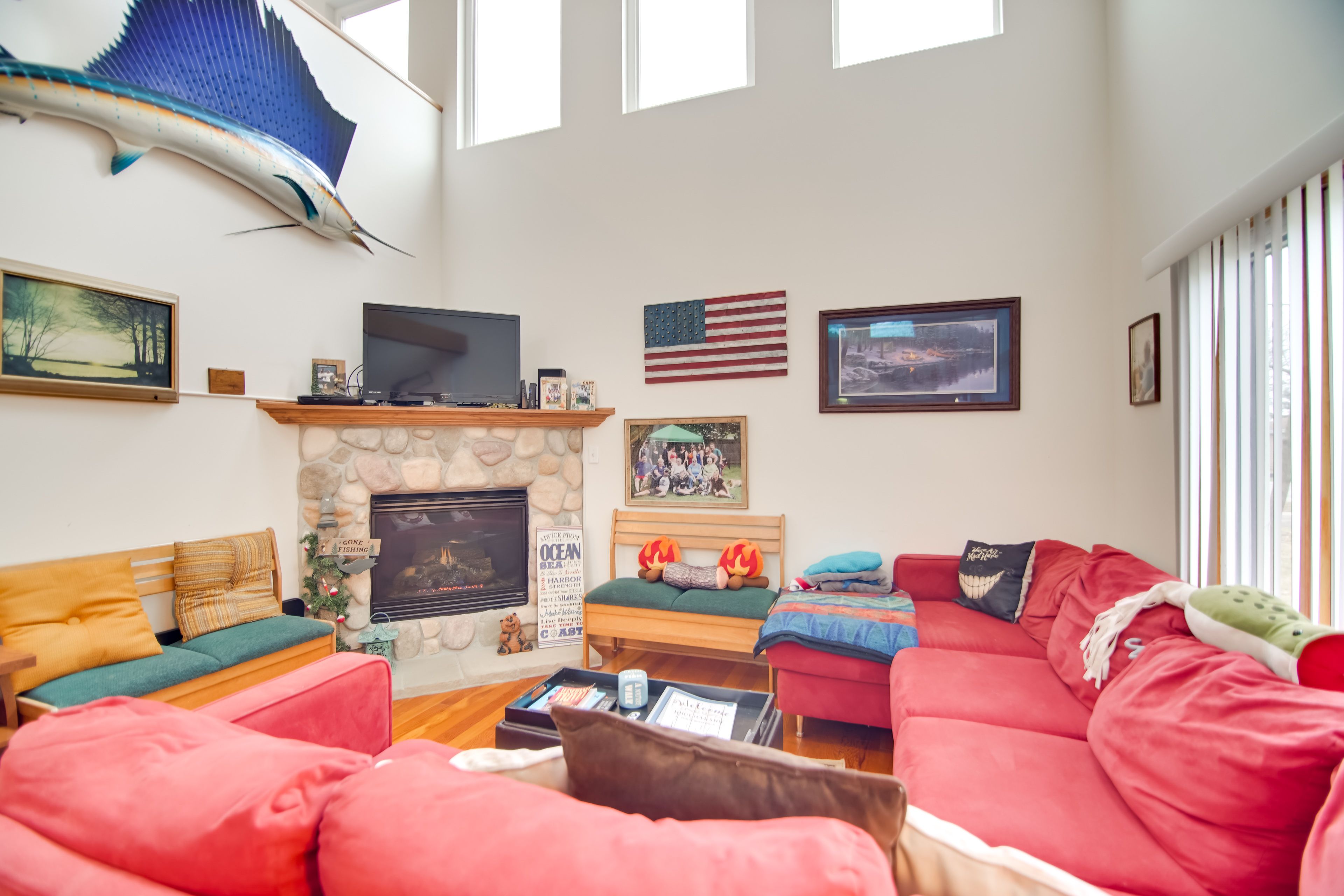 Living Area | Smart TV | Gas Fireplace | Board Games