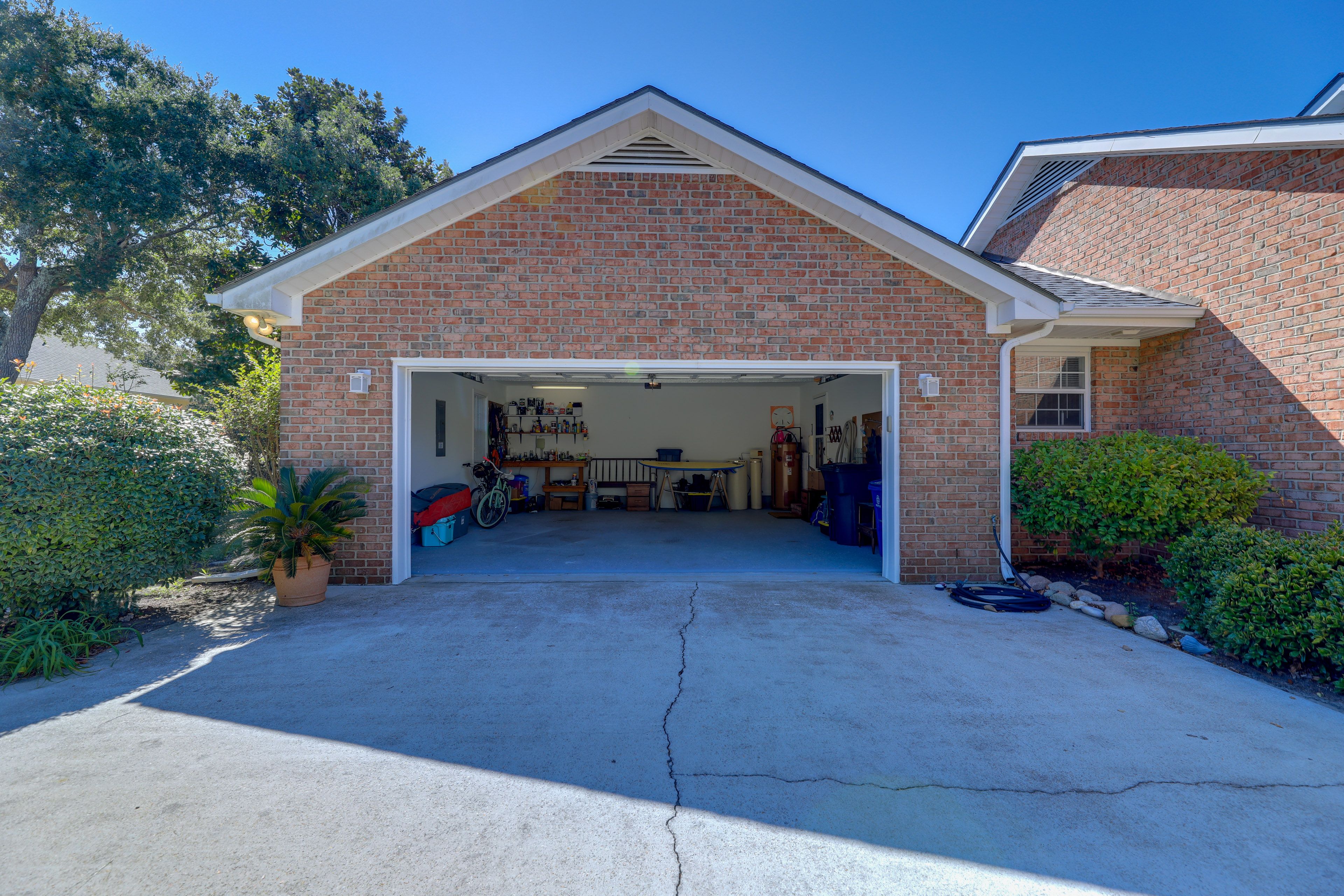 Parking | Garage (2 Vehicles) | Driveway (4 Vehicles)