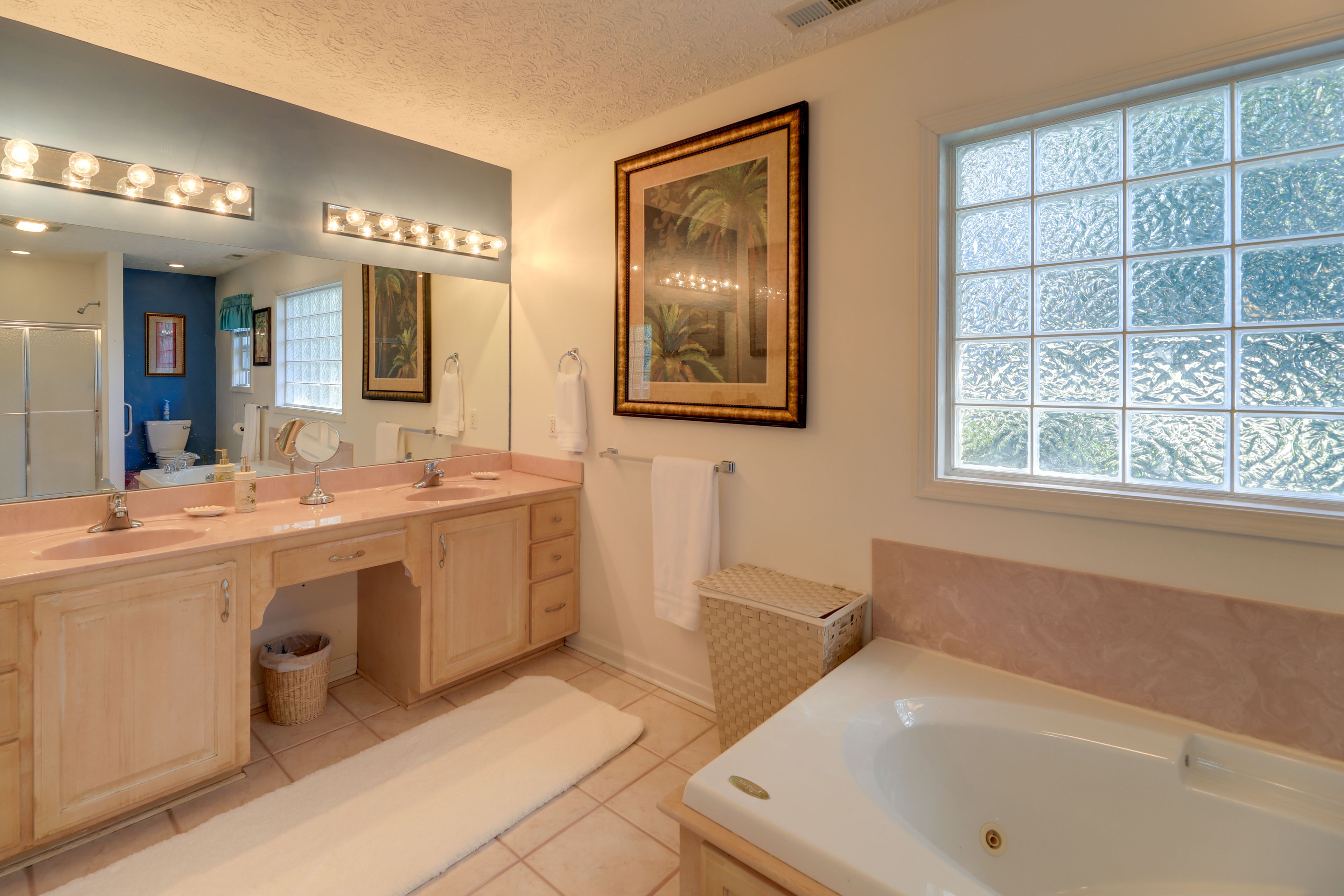 En-Suite Bathroom | Towels Provided