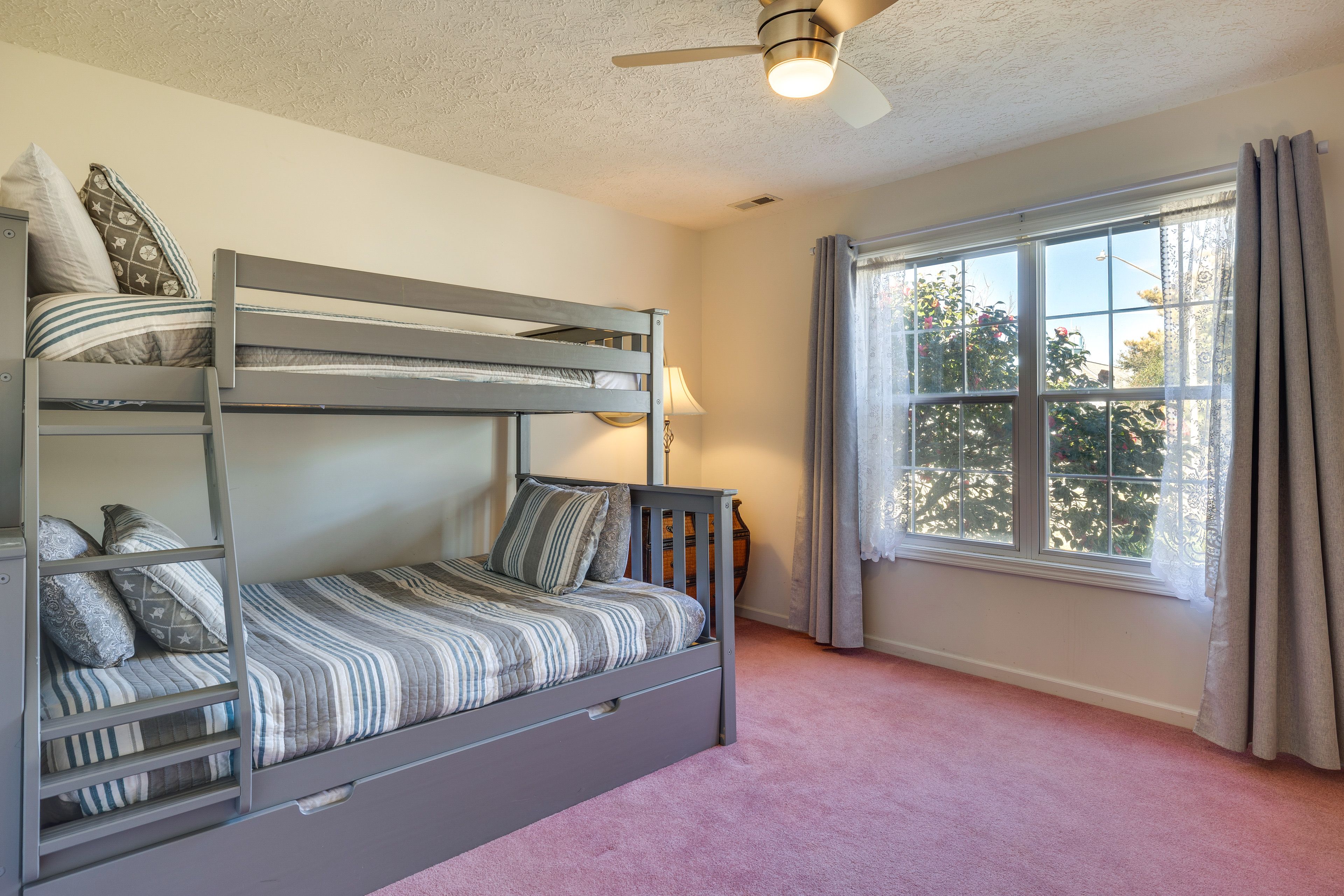Bedroom 3 | Twin/Full Bunk Bed w/ Twin Trundle