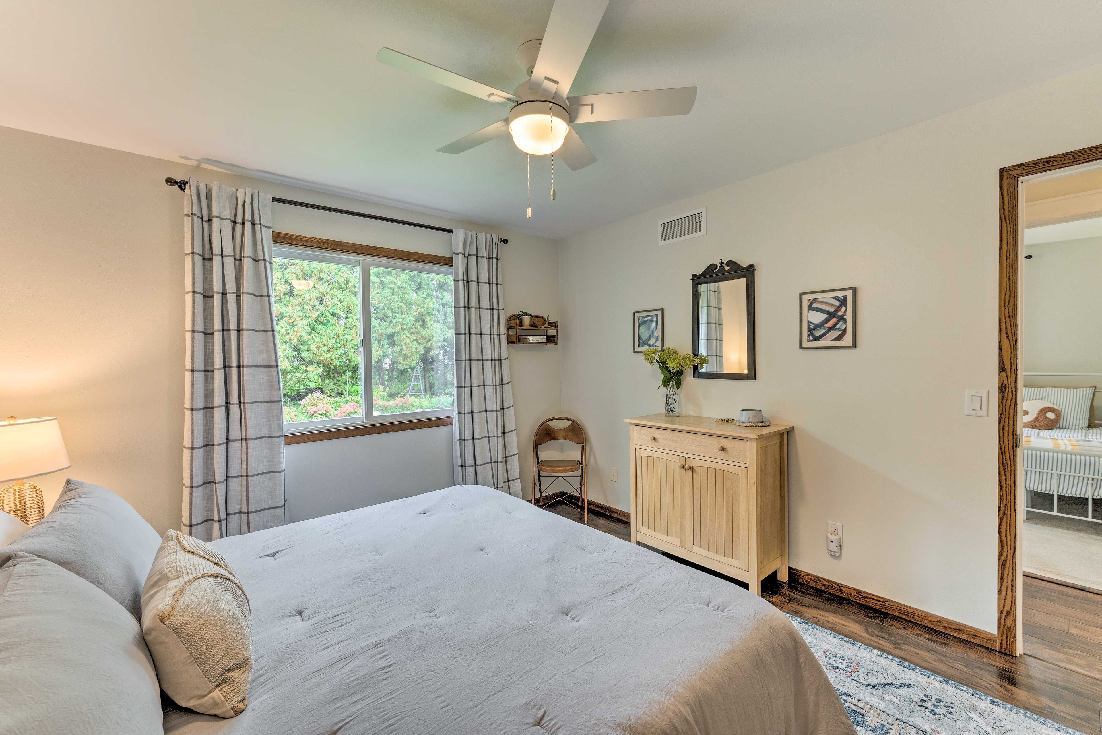 Bedroom 1 | King Bed | Main Floor