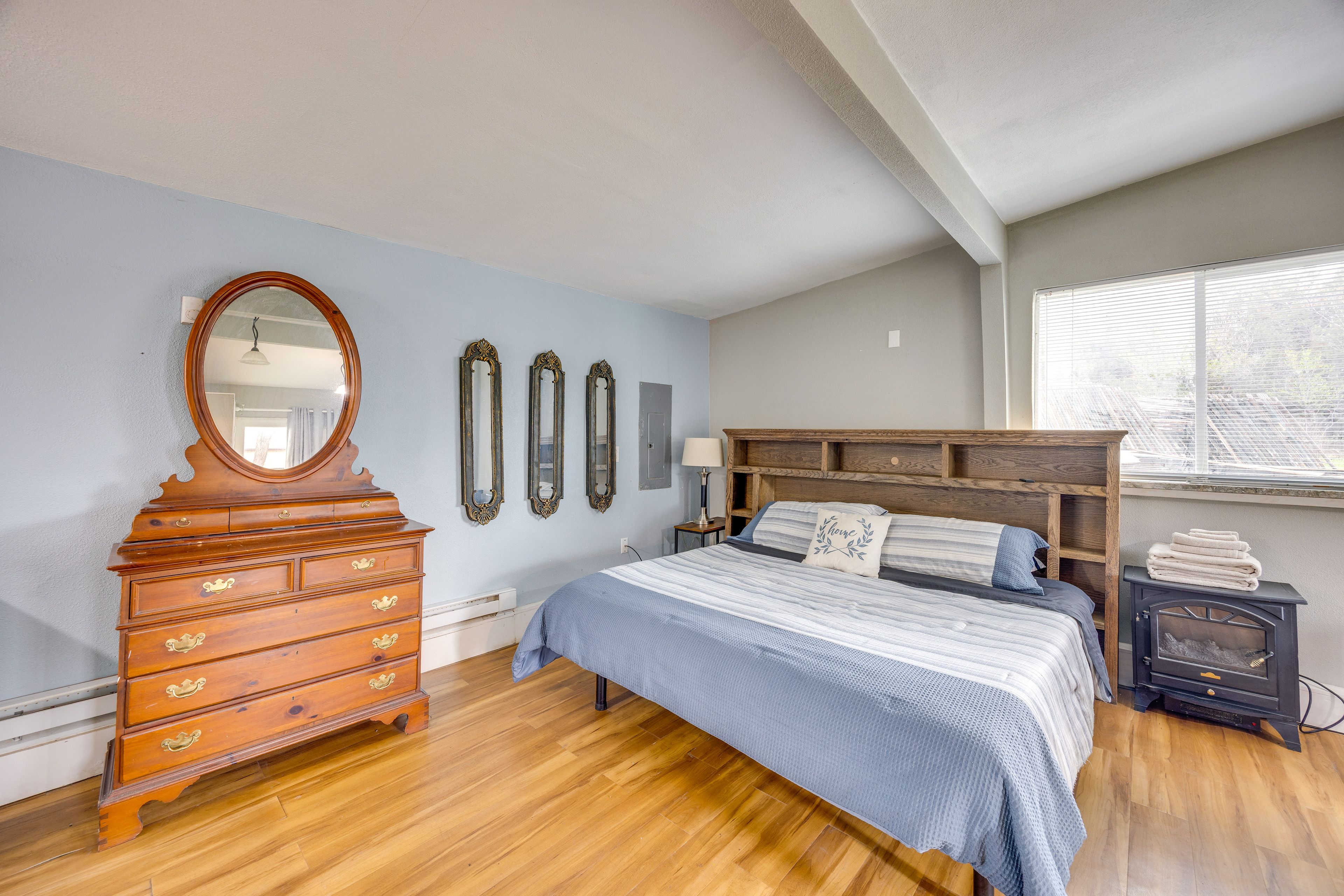 Studio | King Bed