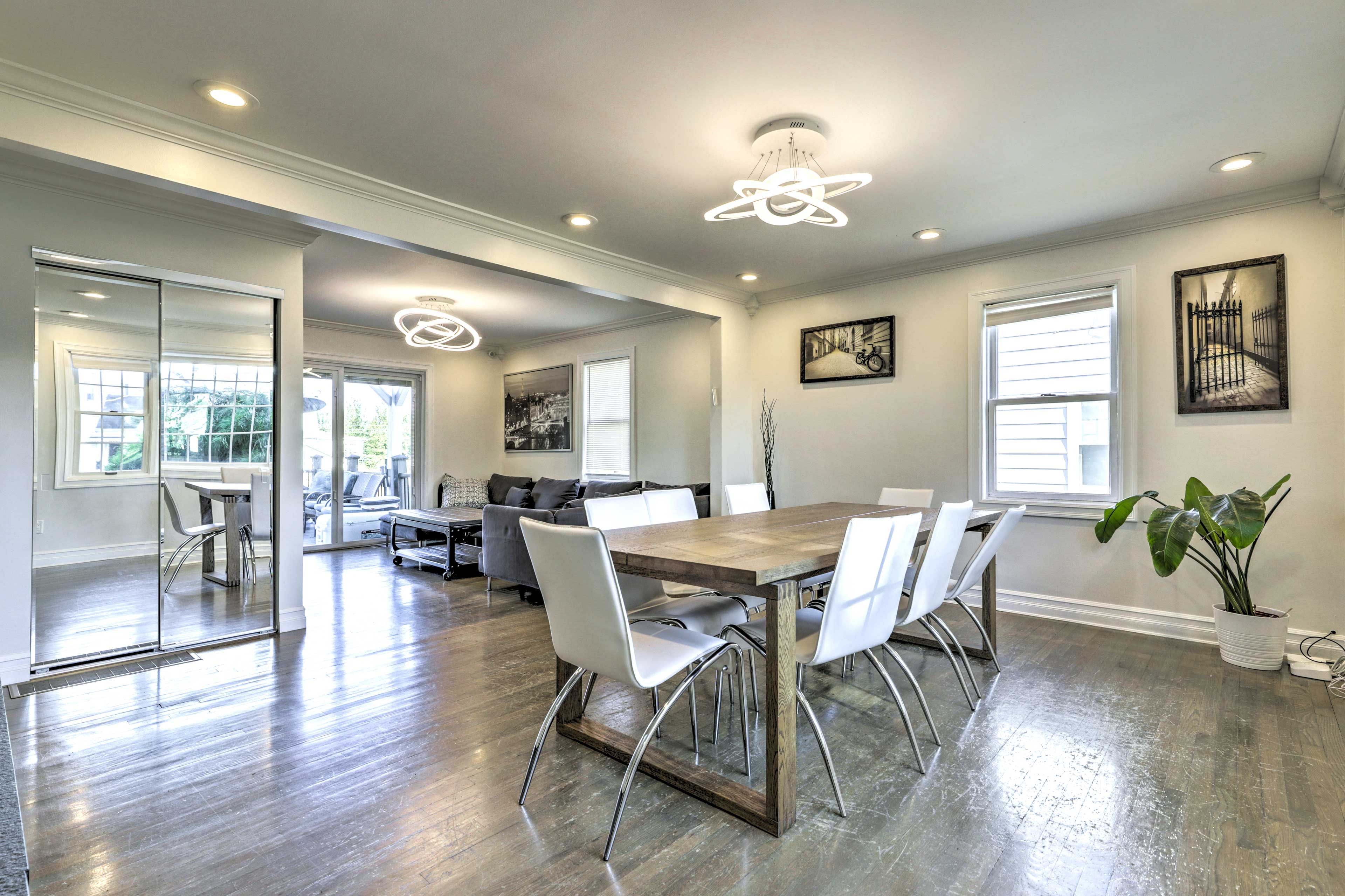 Main Level | Dining Area | Dishware Provided