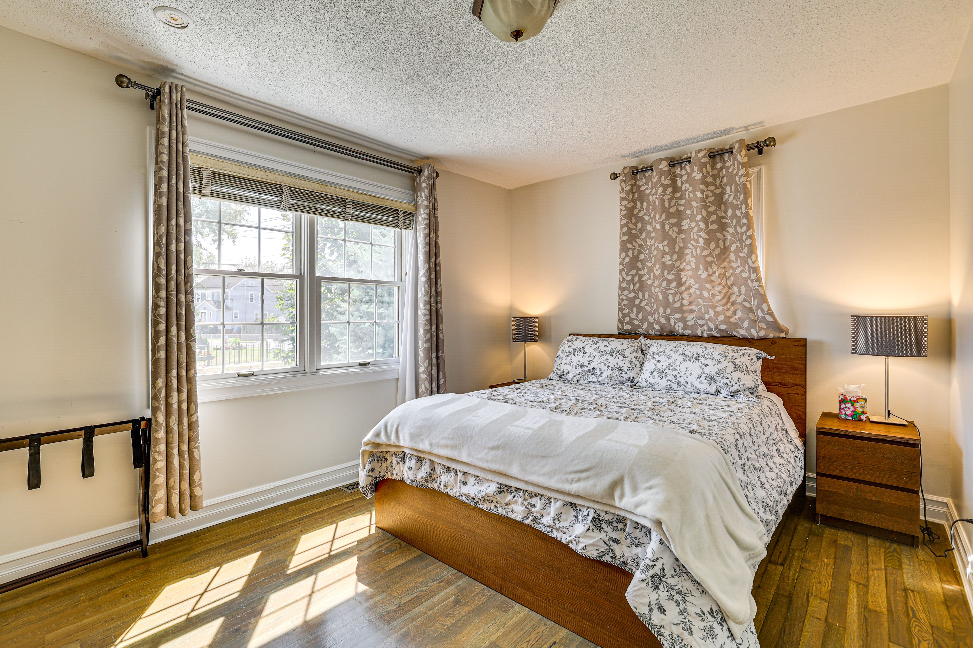 Bedroom 1 | Queen Bed | Linens Provided | Upper Level