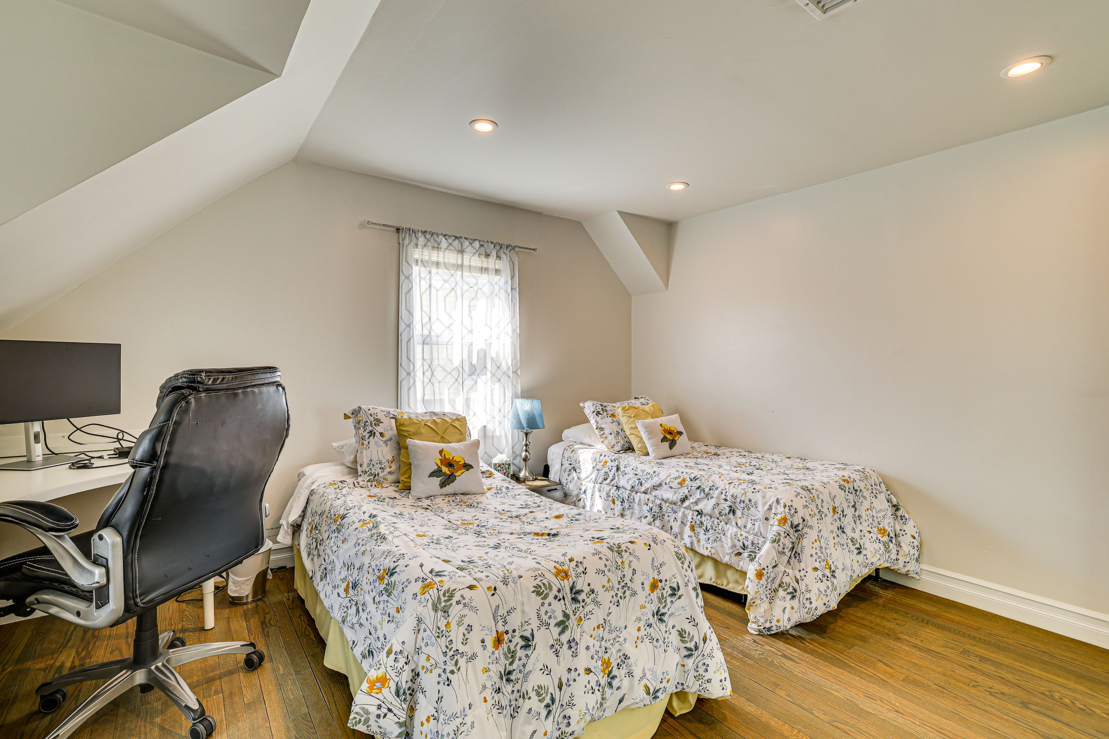 Bedroom 2 | 2 Twin Beds | Upper Level