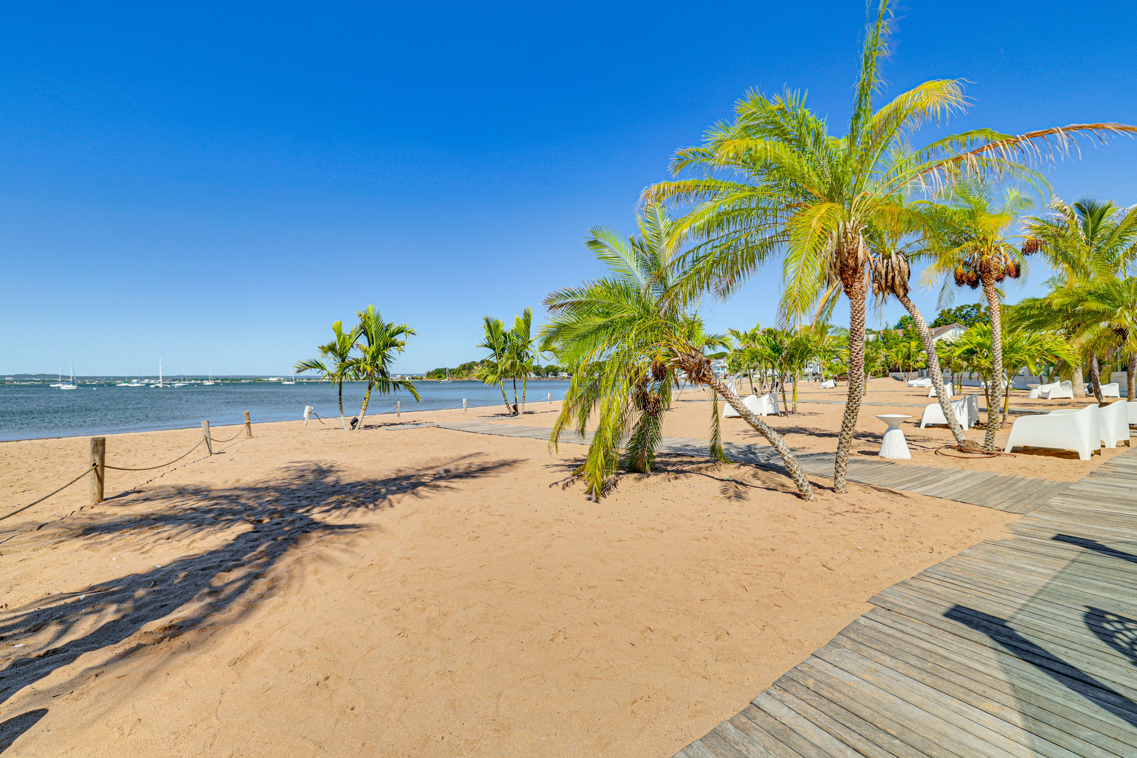 Morris Beach (Walking Distance)