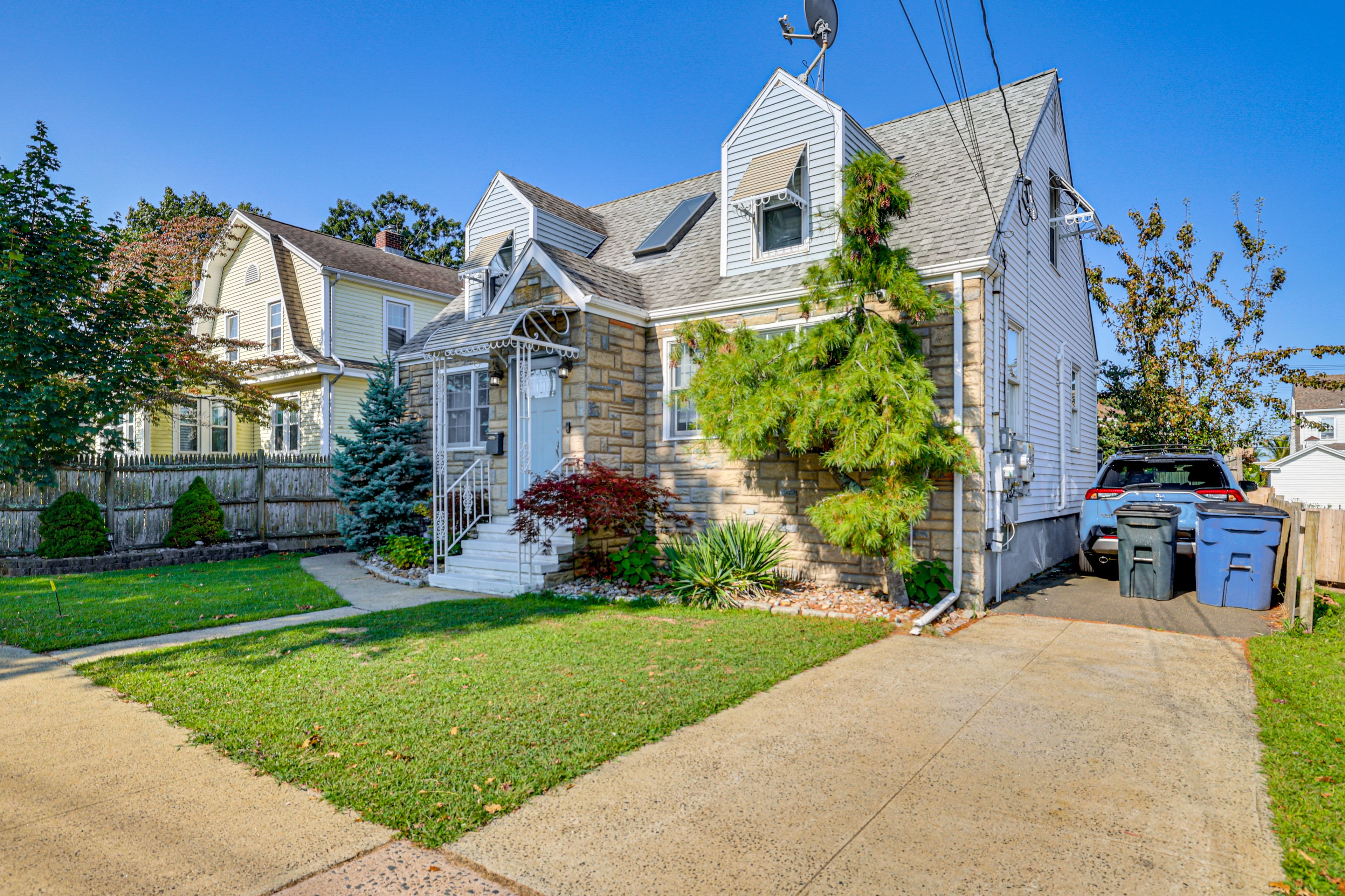 Parking | Driveway (1 Vehicle) | Free Street Parking (First-Come, First-Served)