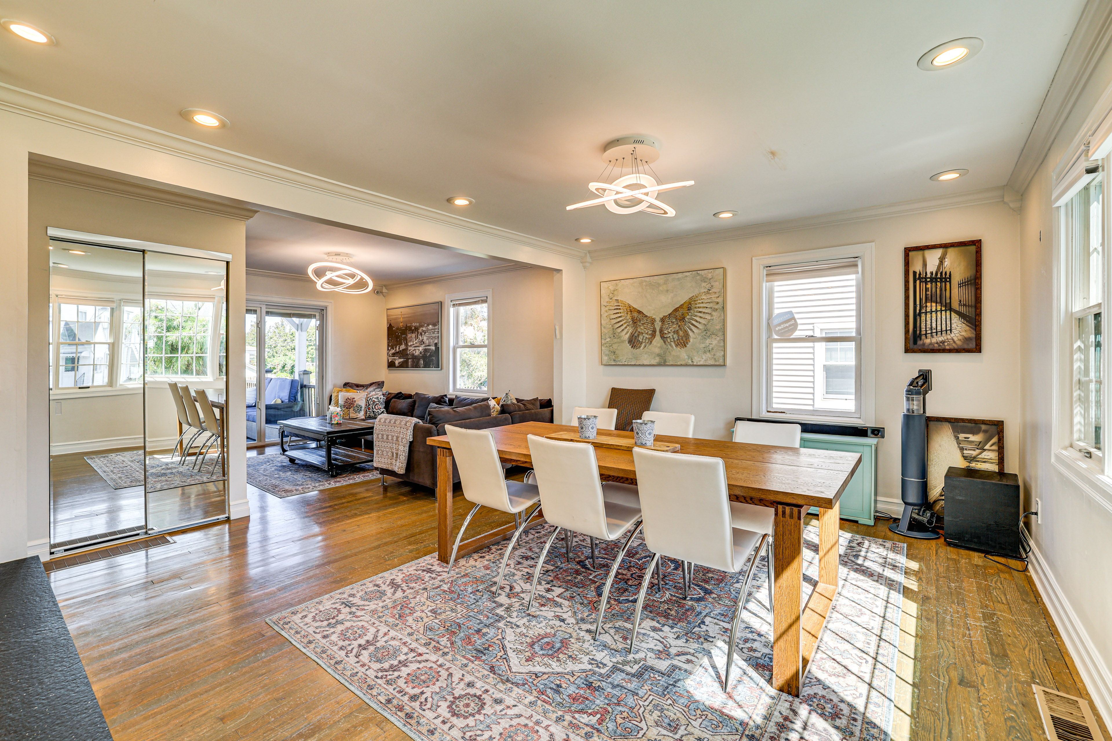 Main Level | Dining Area | Dishware Provided