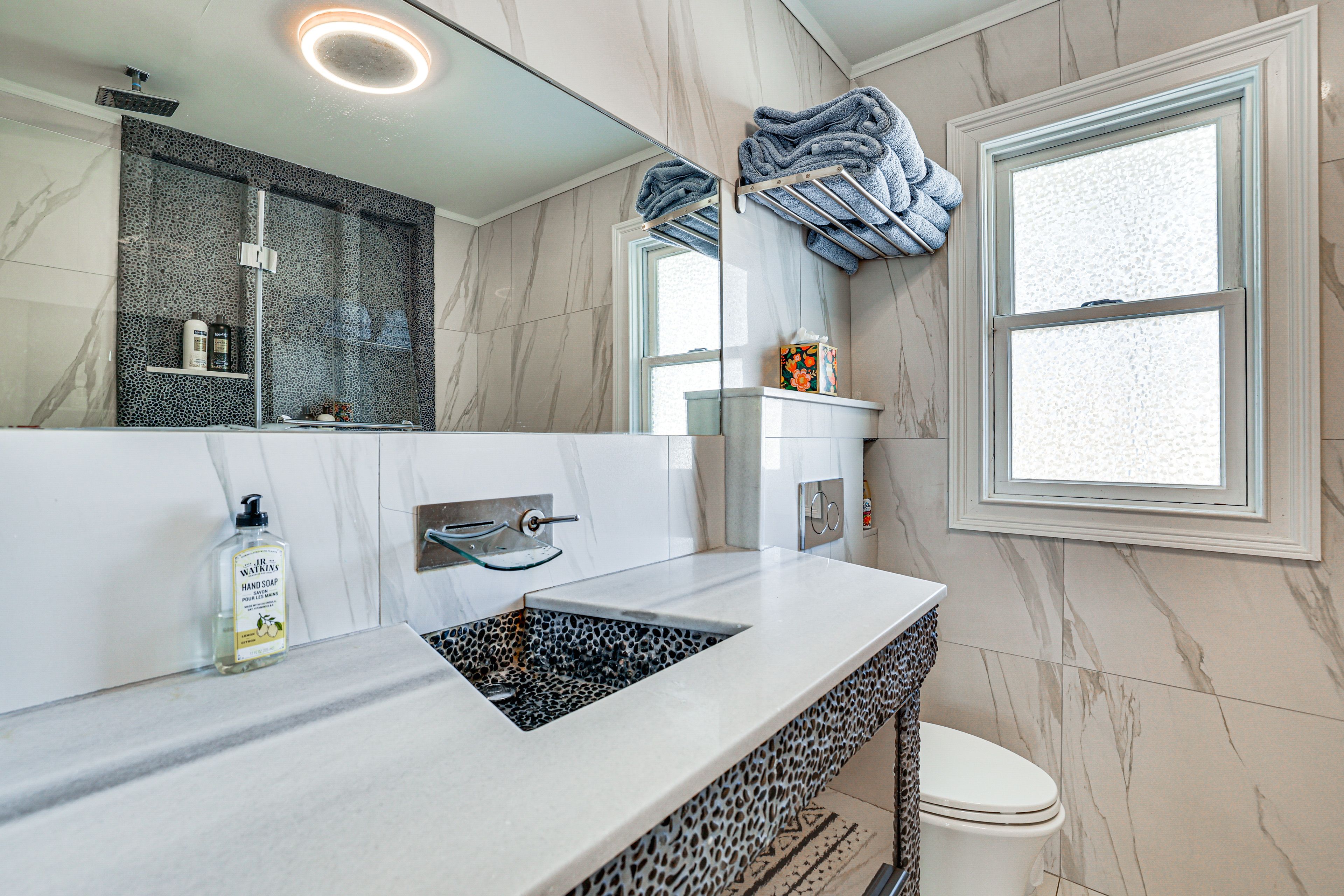 Full Bathroom | Towels Provided | Complimentary Toiletries