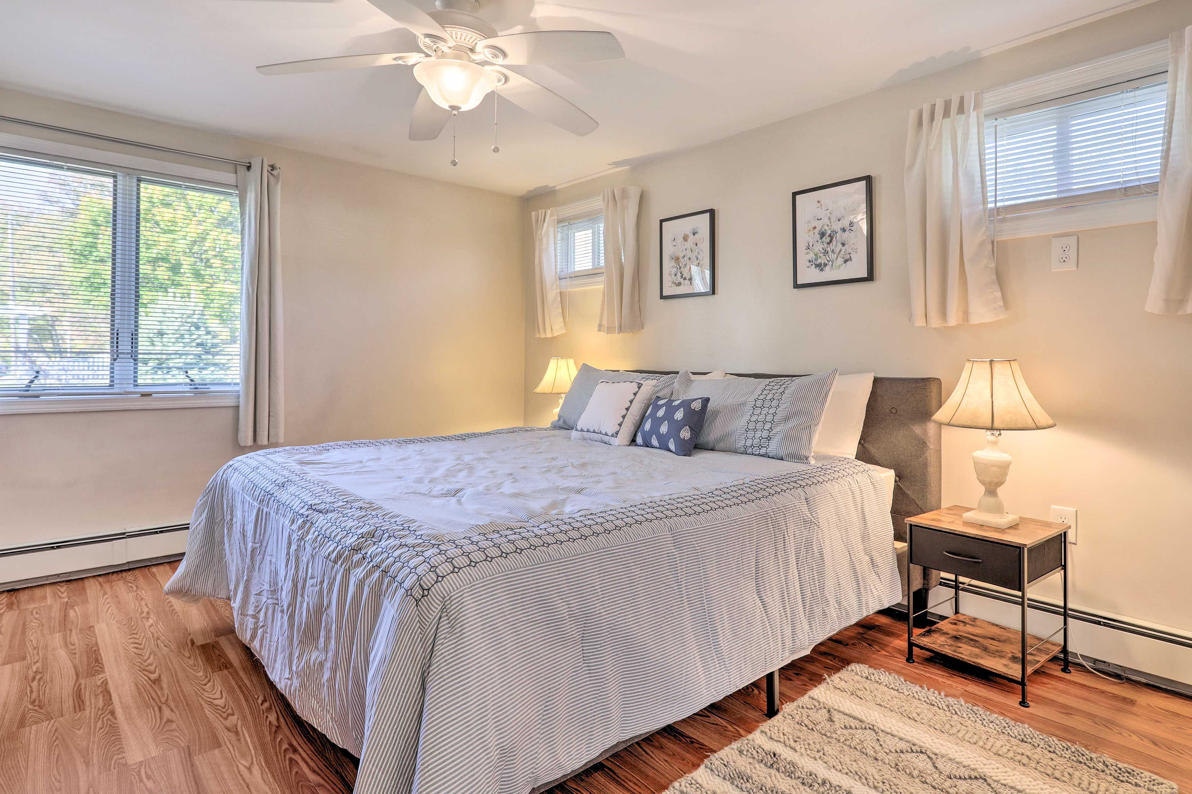 Bedroom 1 | King Bed | Linens & Towels | Smart TV