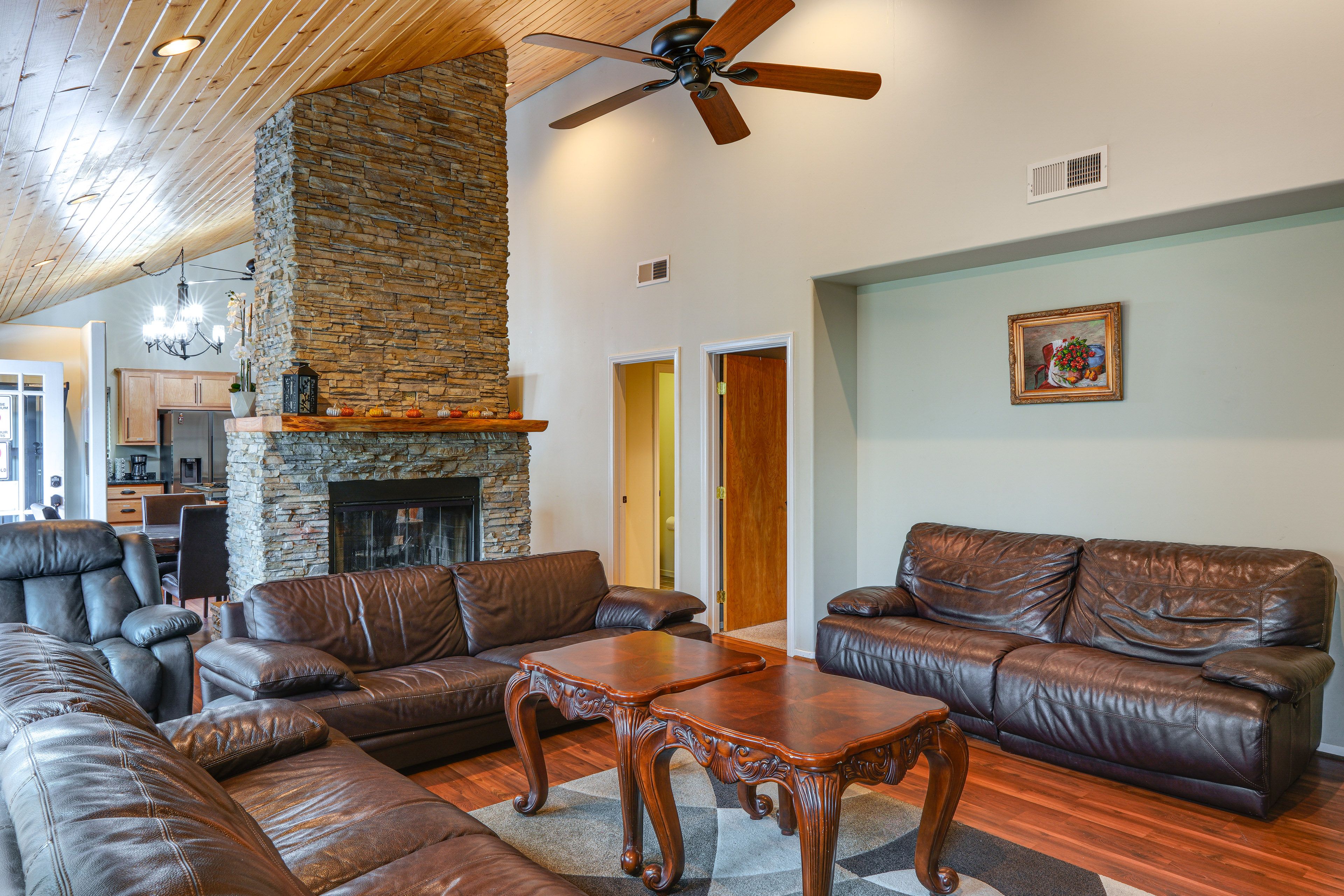 Living Room | Smart TV | Wood-Burning Fireplace