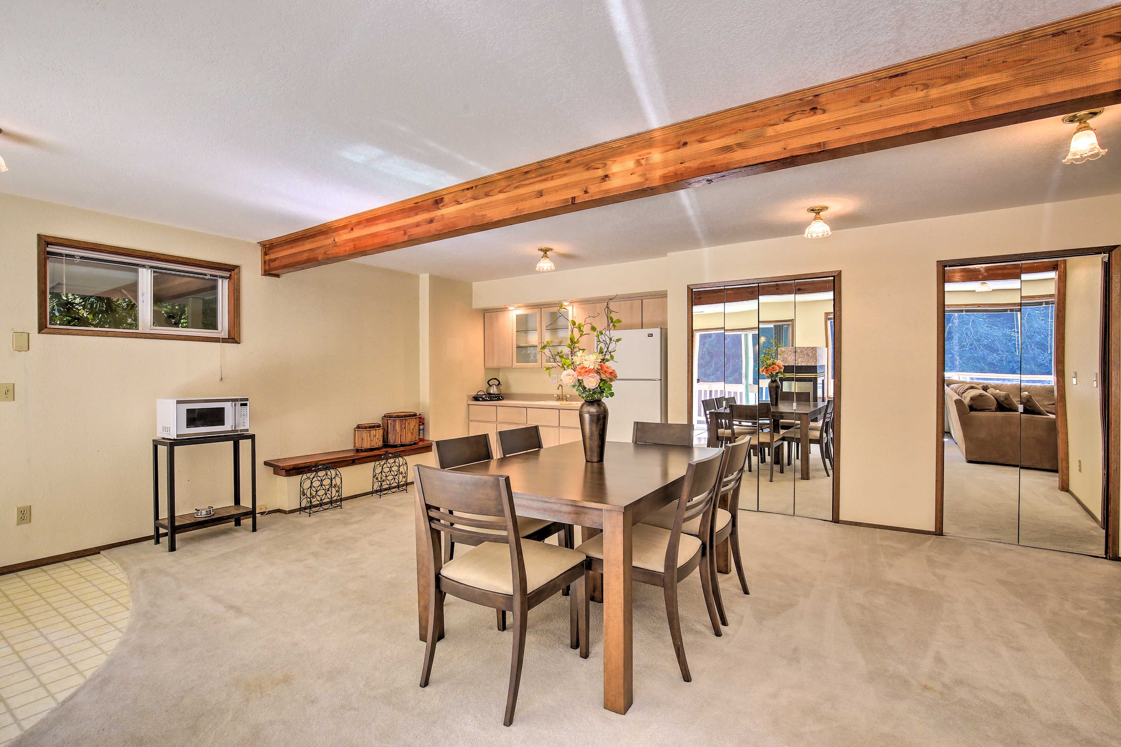 Dining Area | Dishware/Flatware | Trash Bags/Paper Towels