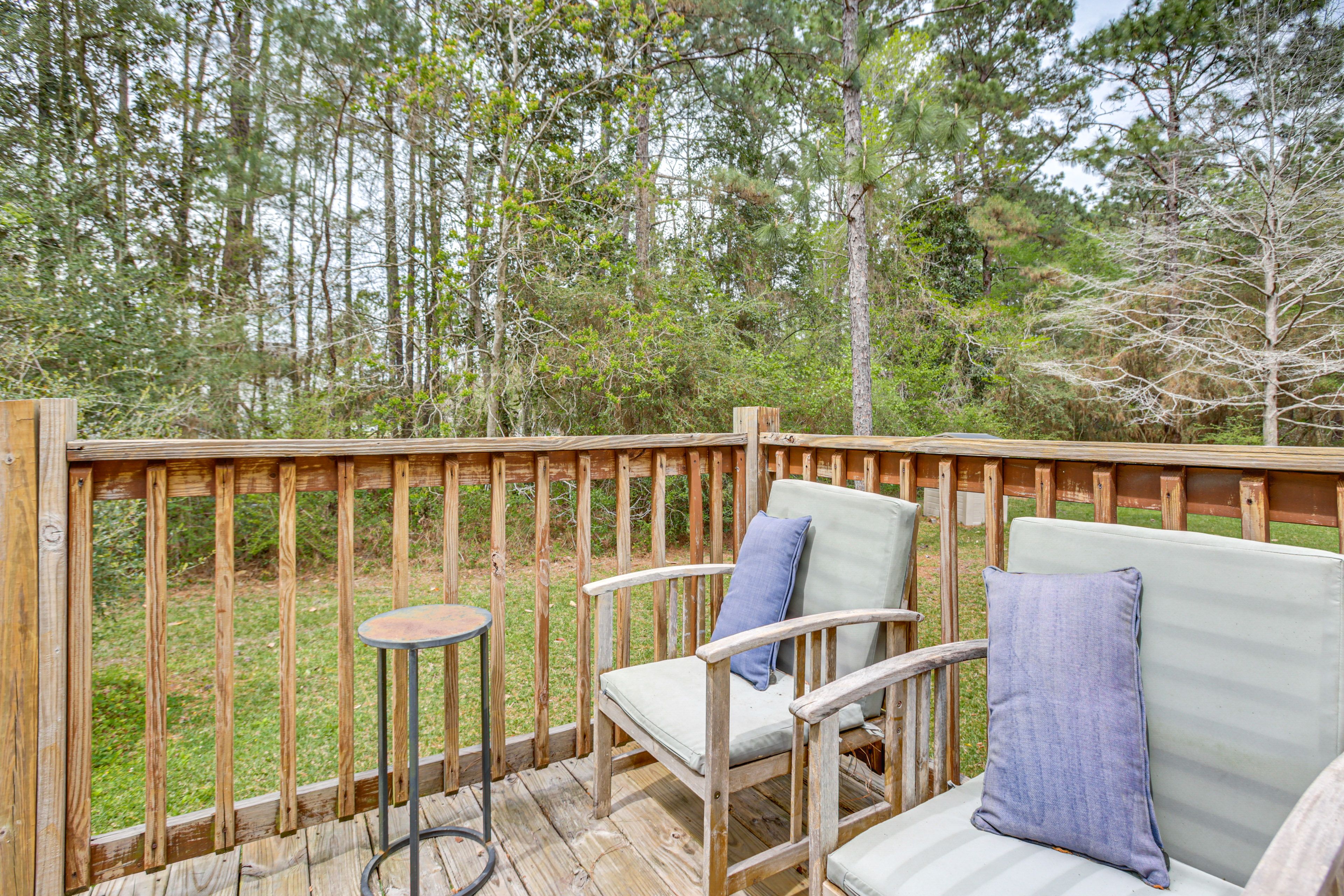 Back Deck w/ Seating | Private Yard