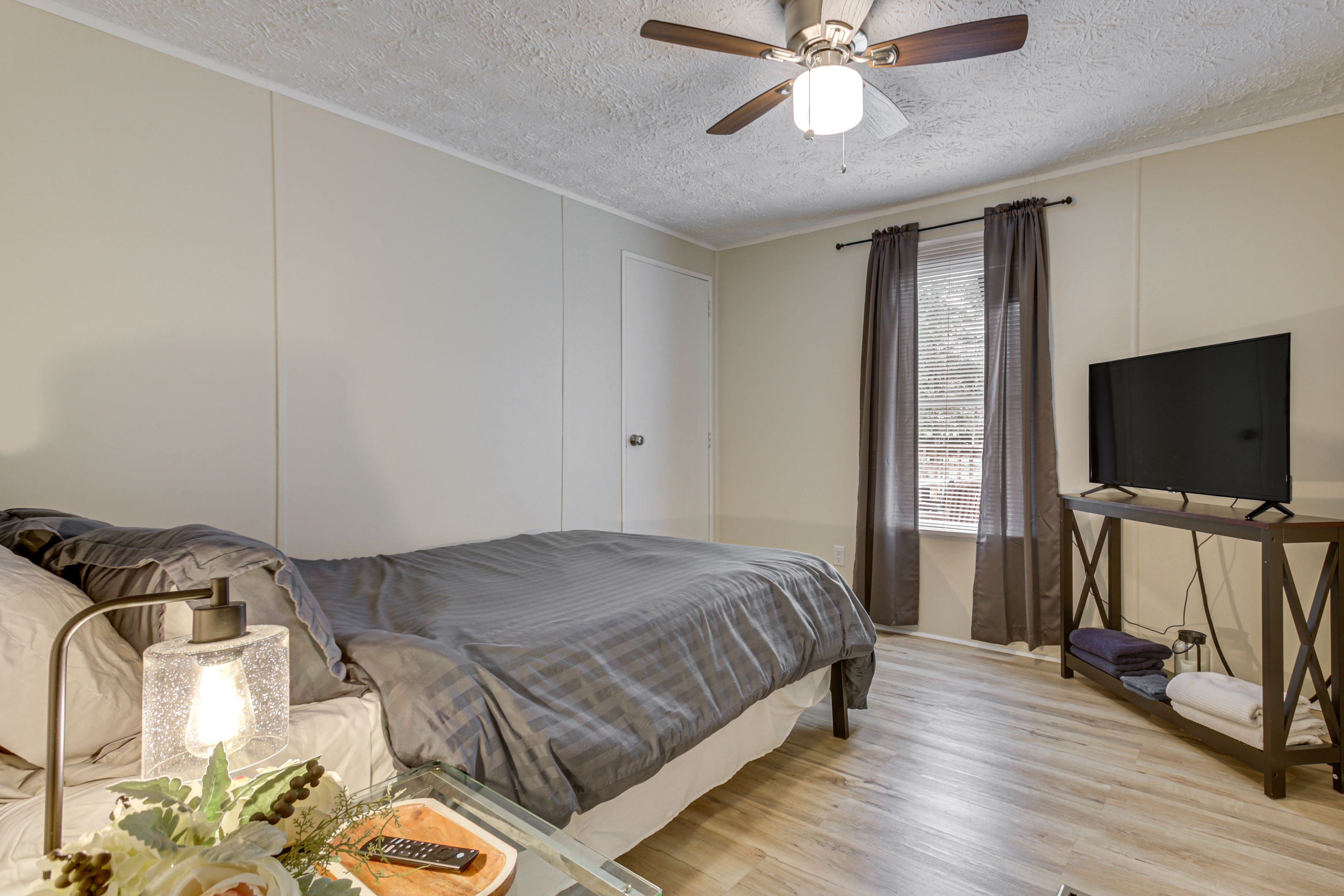 Bedroom 2 | Queen Bed