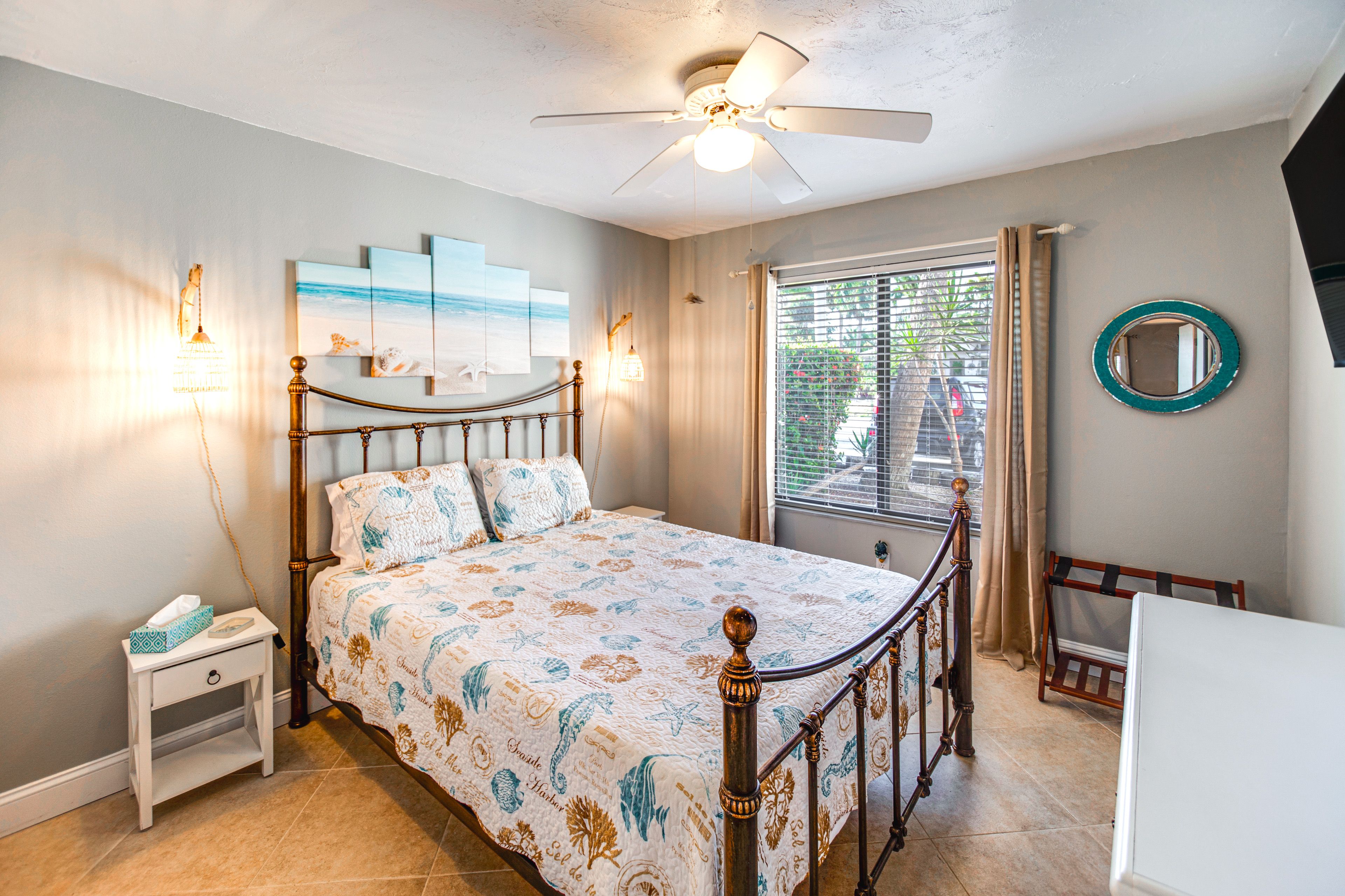 Bedroom 3 | Queen Bed